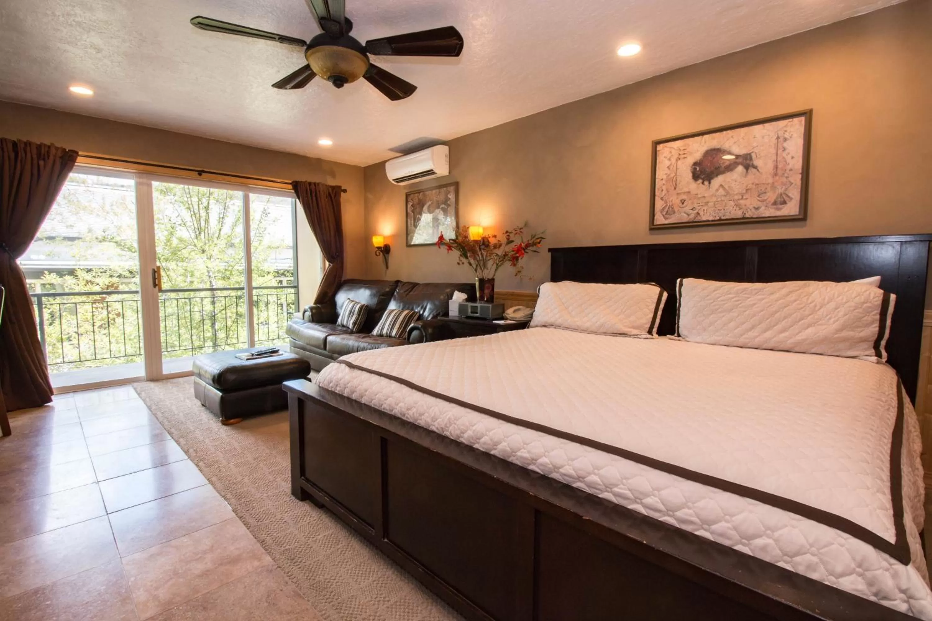 Bed in Treasure Mountain Inn