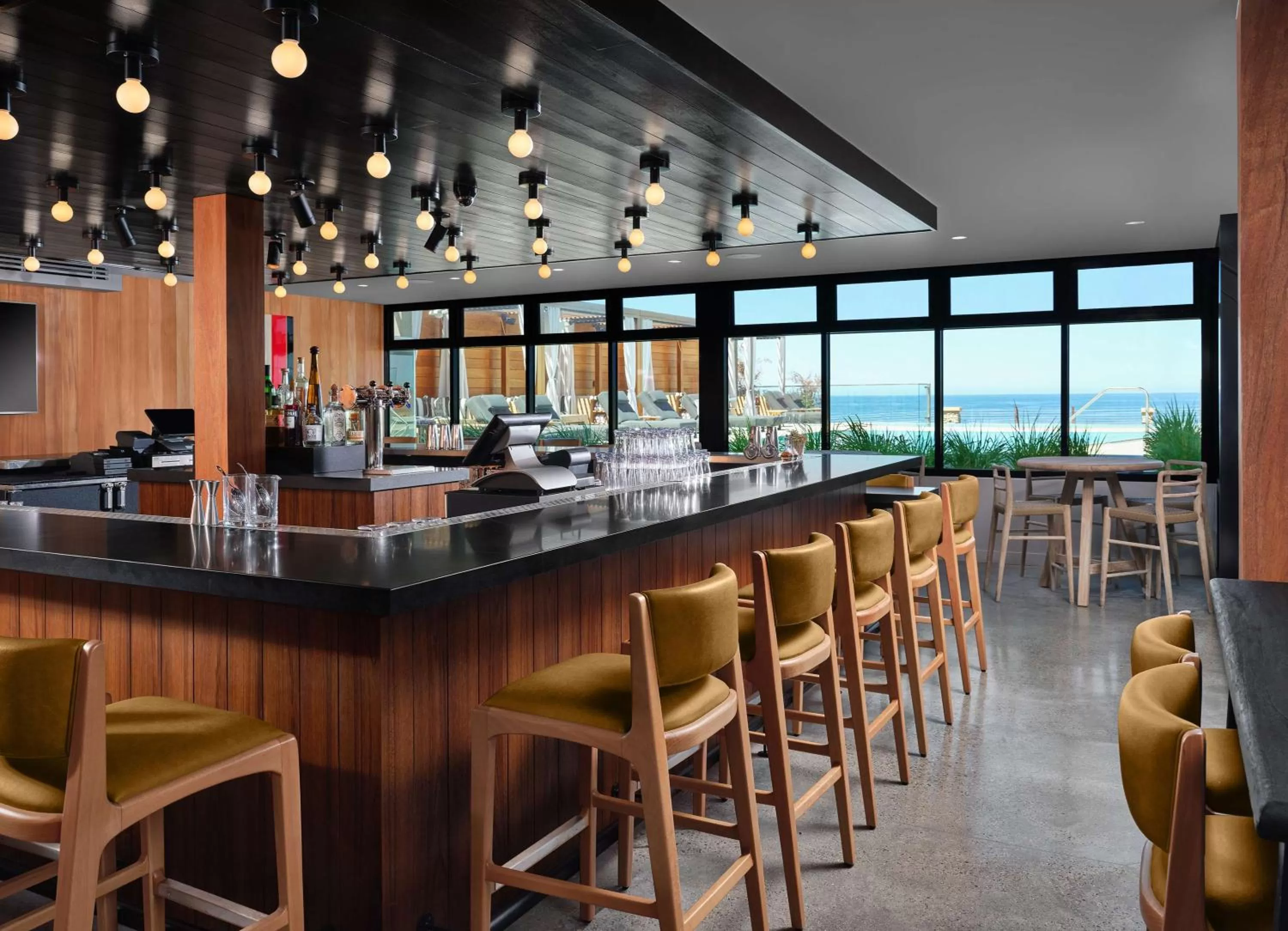 Lounge or bar in Alila Marea Beach Resort Encinitas, a Hyatt Resort