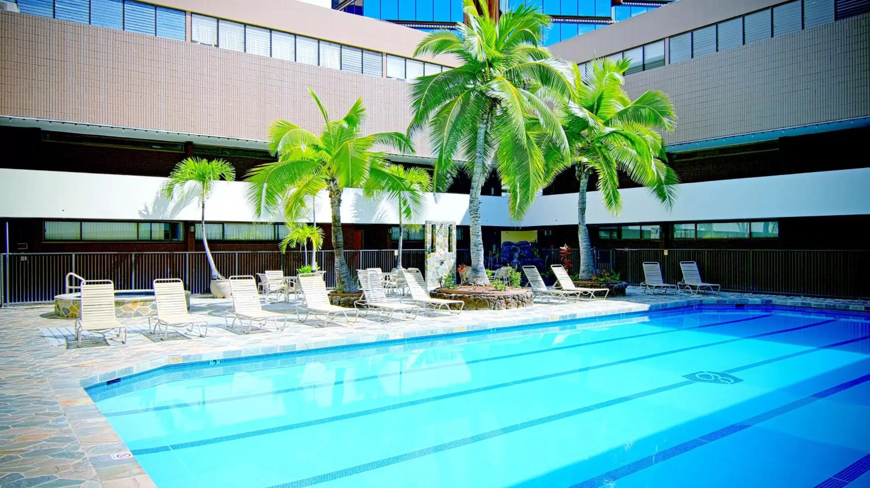 Swimming Pool in Aston at the Executive Centre Hotel