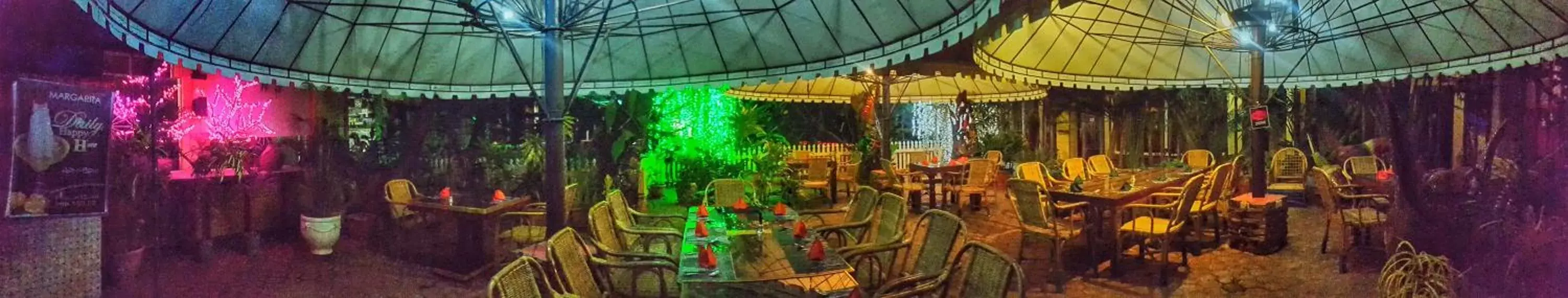 Restaurant/places to eat in Deep Forest Garden Hotel