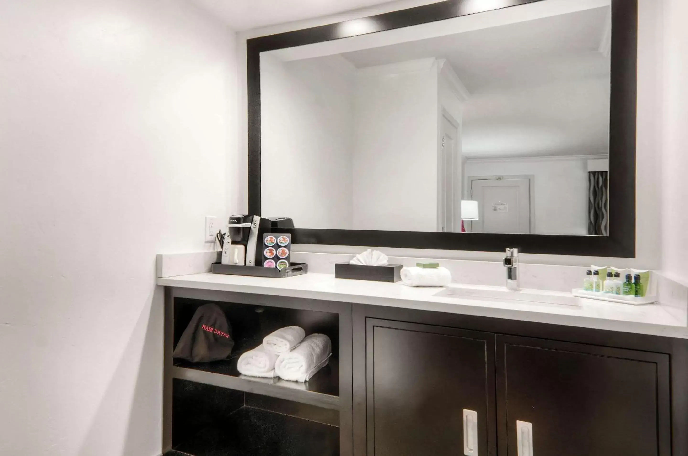 Photo of the whole room, Bathroom in Aggie Inn, Ascend Hotel Collection