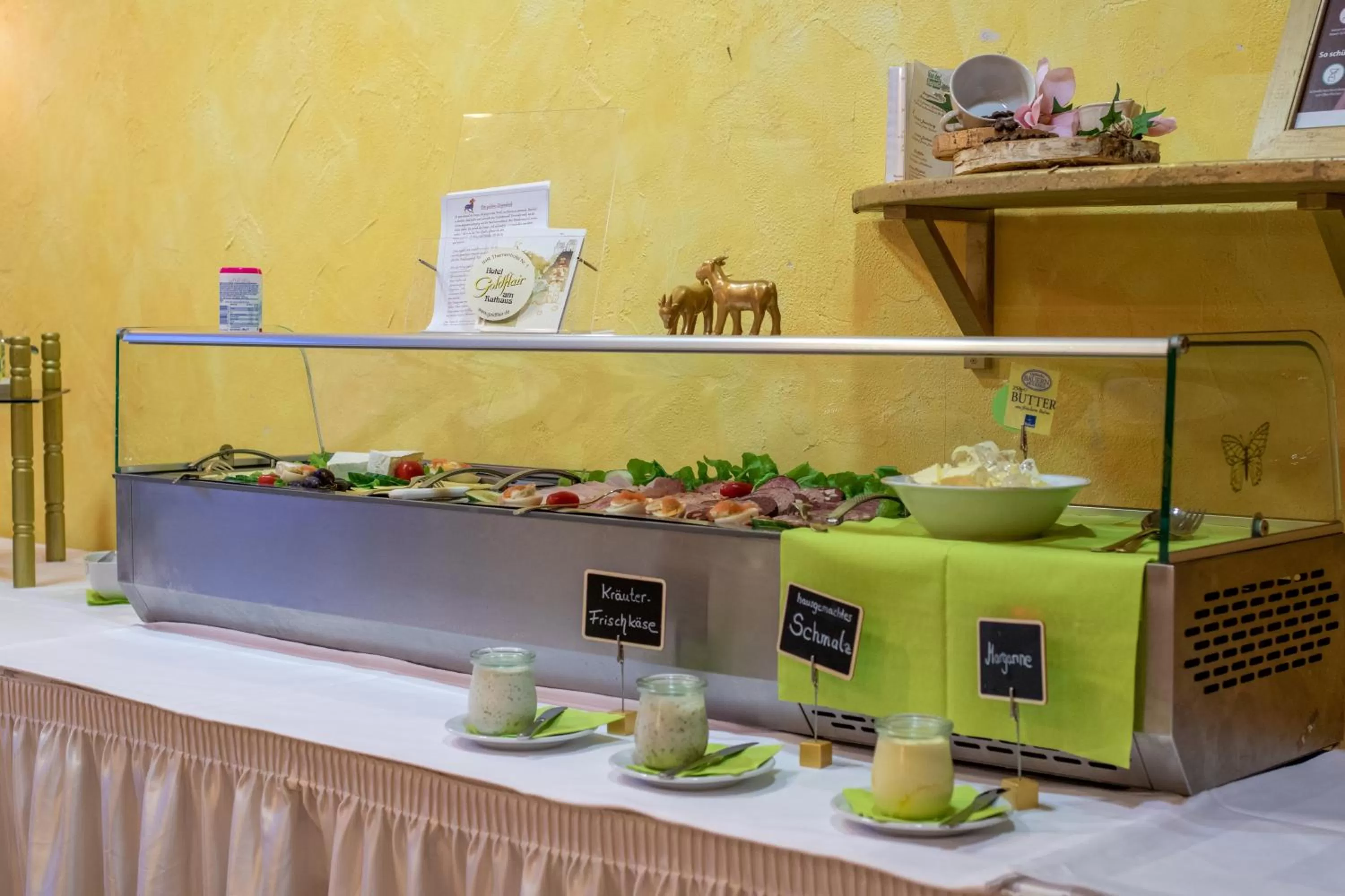 Buffet breakfast in Hotel Goldflair am Rathaus