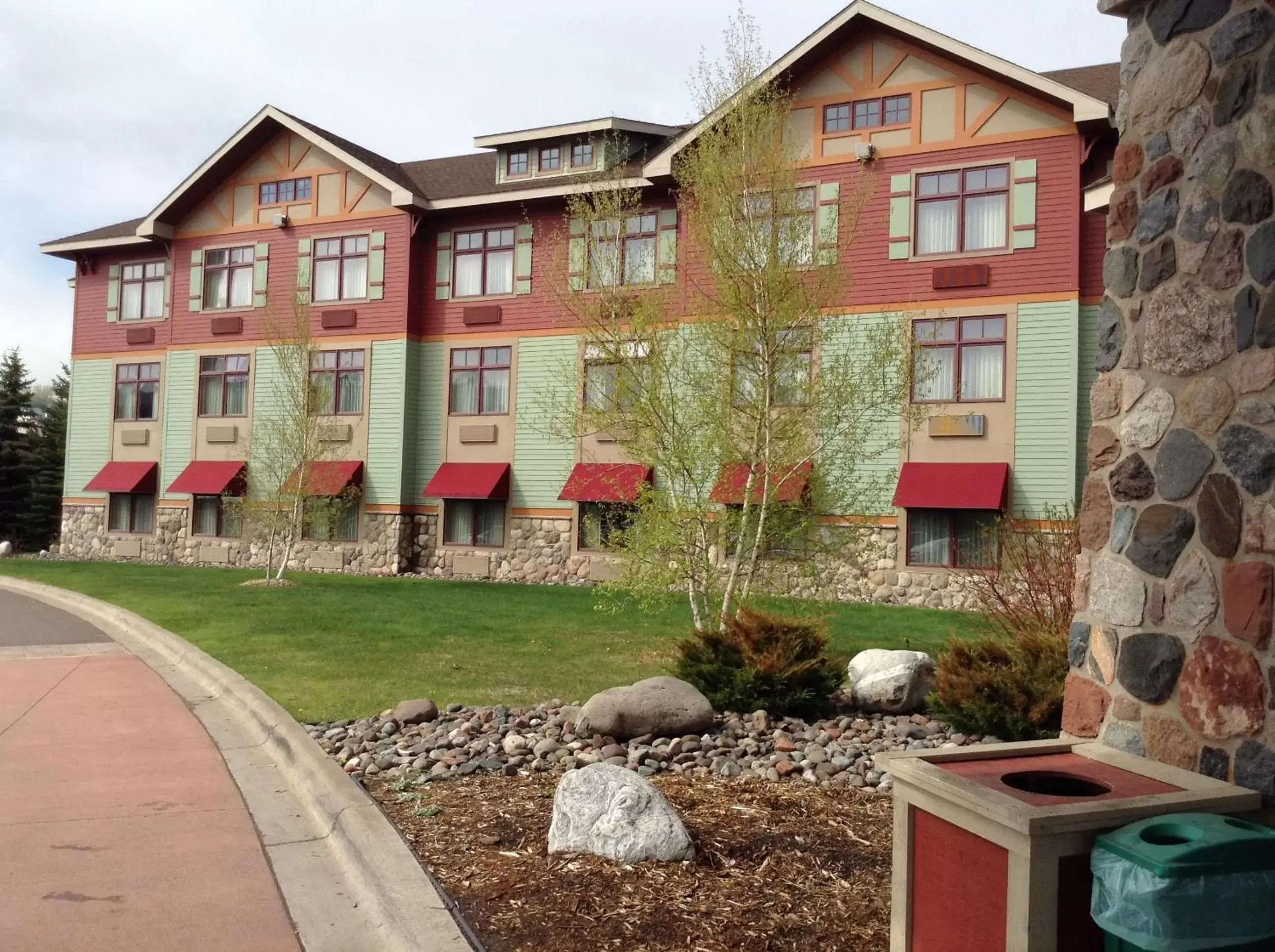 Facade/entrance, Property Building in Canal Park Lodge