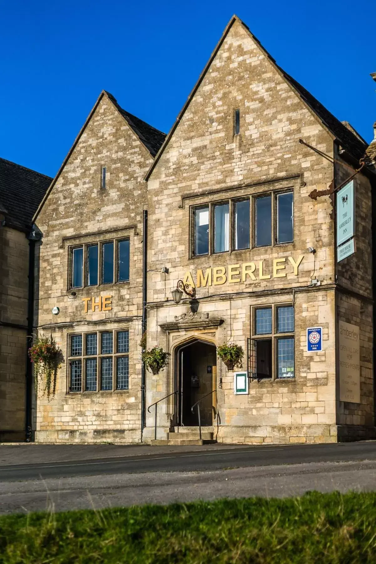 Property Building in Amberley Inn