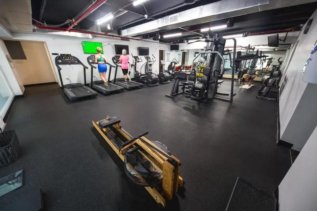 Fitness centre/facilities, Fitness Center/Facilities in ESJ Towers by Chana