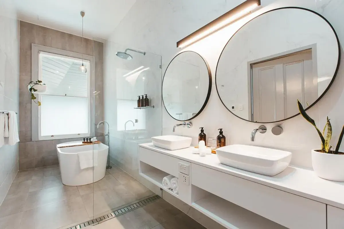 Shower, Bathroom in Maylands Lodge