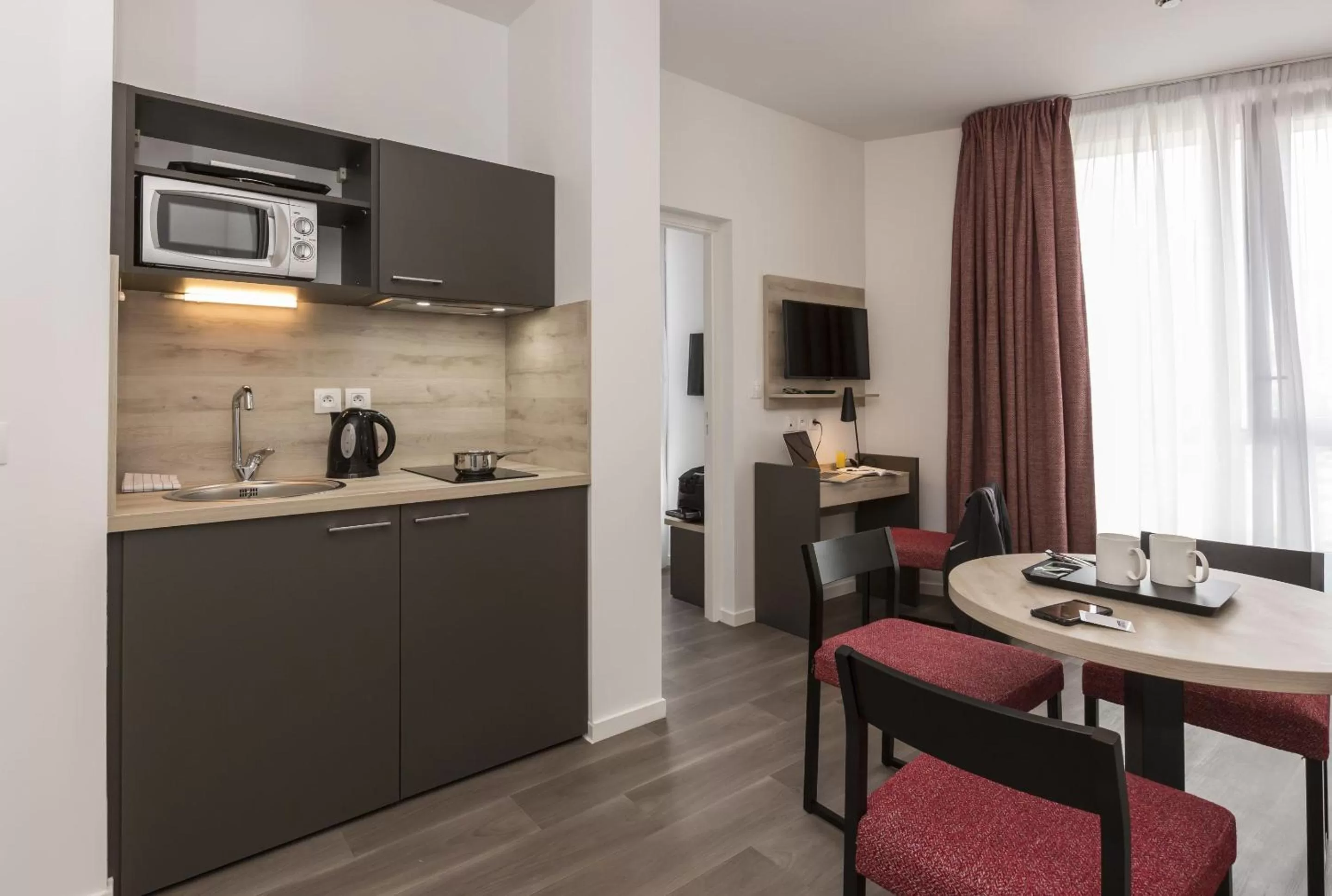 Kitchen or kitchenette in Appart'hôtel Odalys City - Le Mans Centre Palais des Congrès
