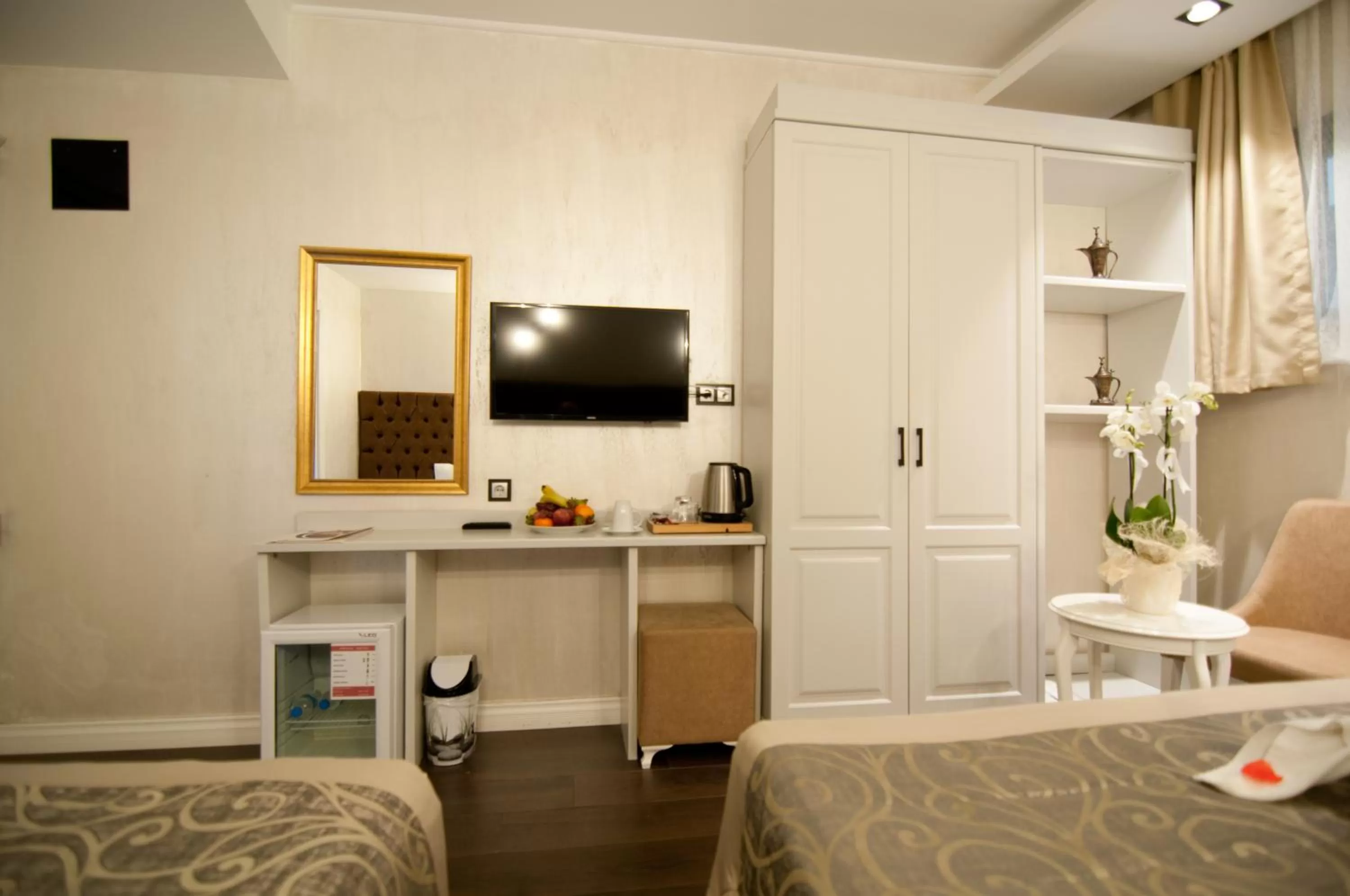 TV and multimedia, TV/Entertainment Center in Pruva Hotel