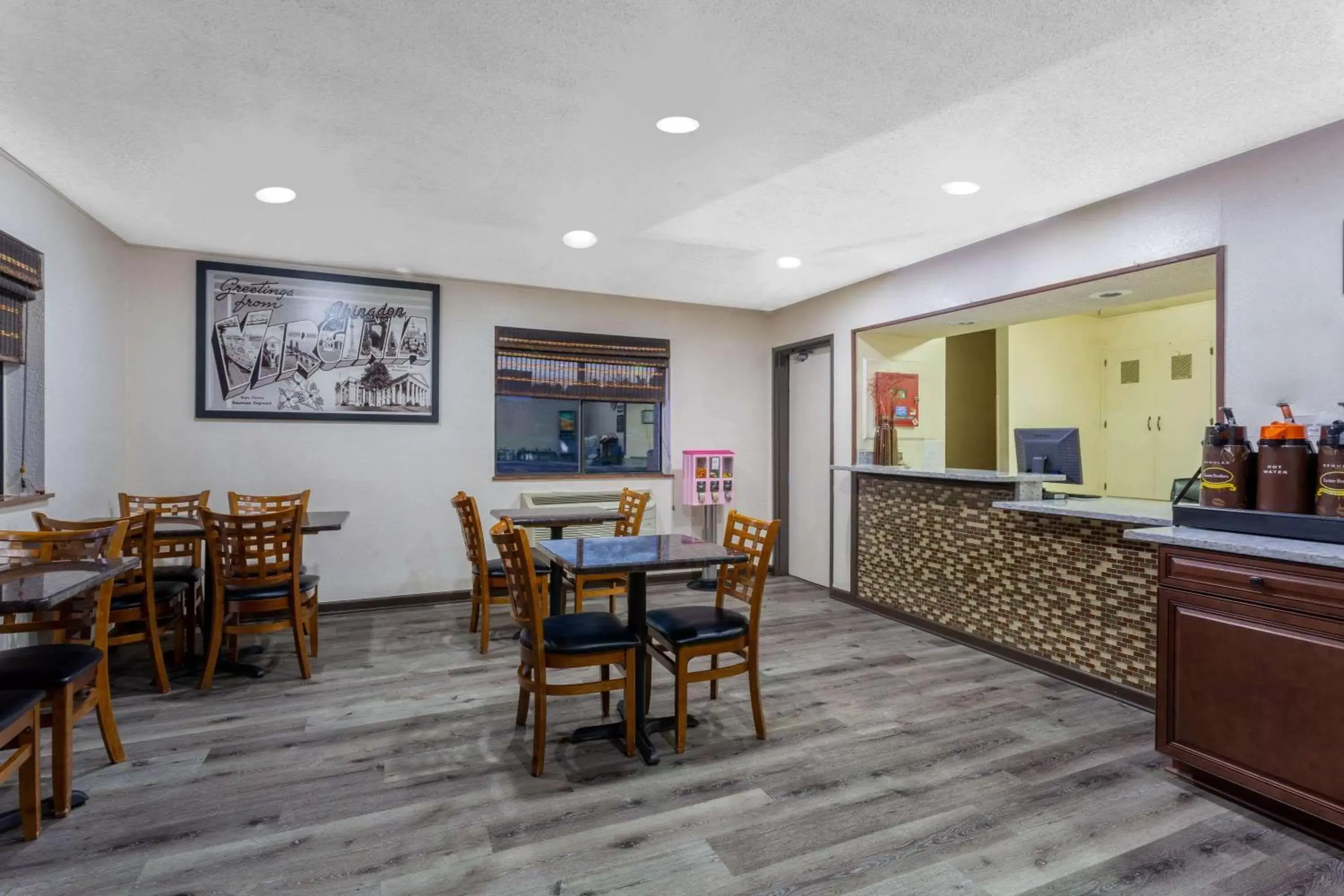 Lobby or reception in Super 8 by Wyndham Abingdon VA