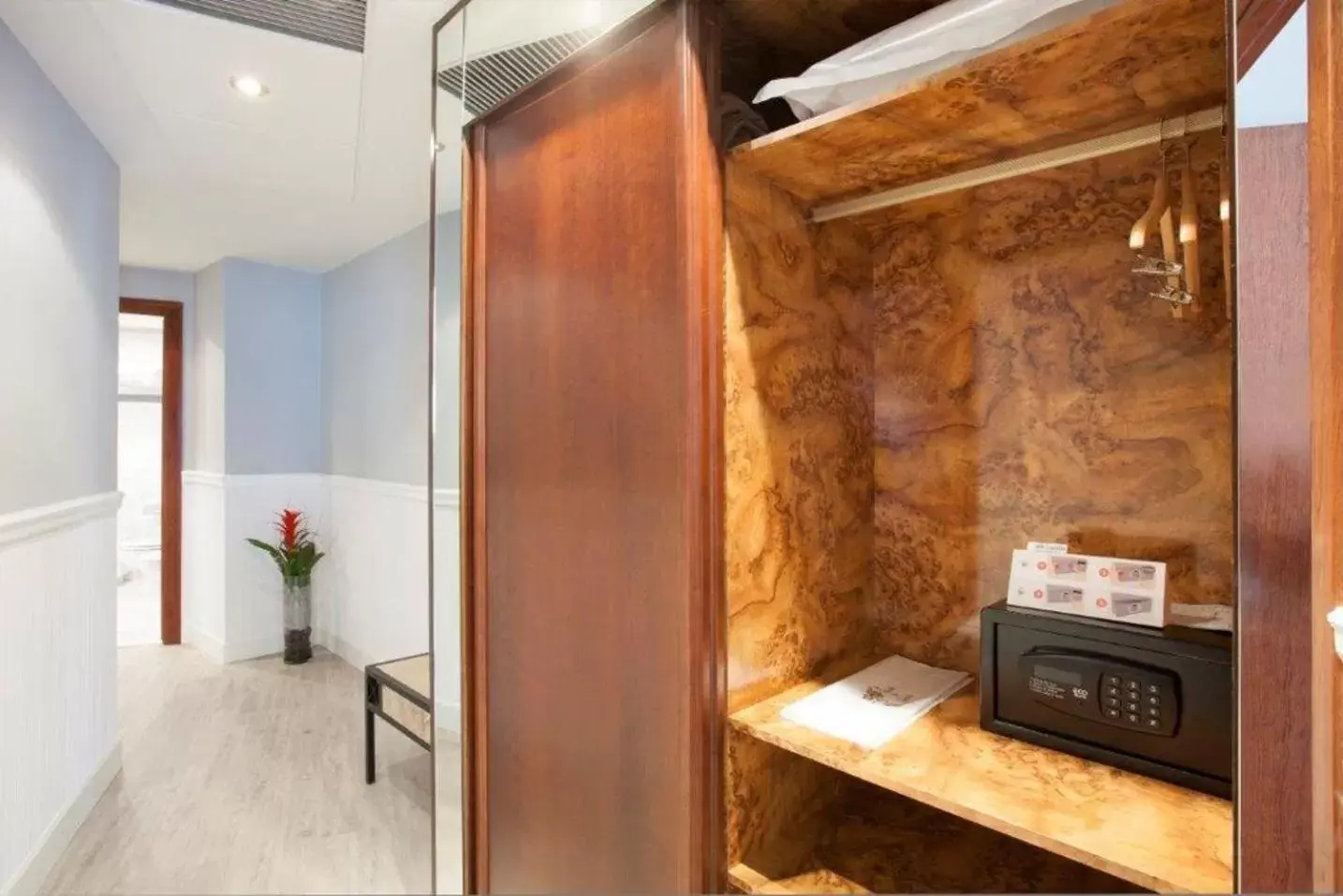 Photo of the whole room, Bathroom in Hotel Gran Via