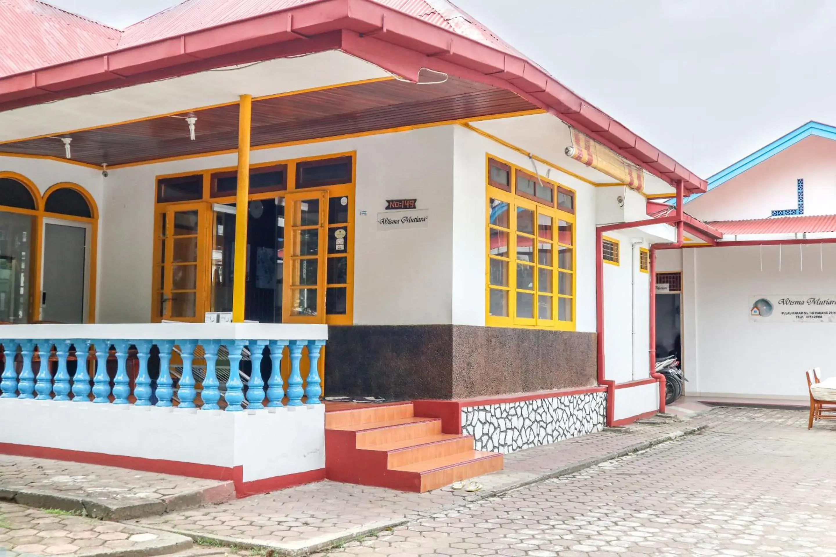 Facade/entrance in Wisma Mutiara Facade/entrance in Wisma Mutiara