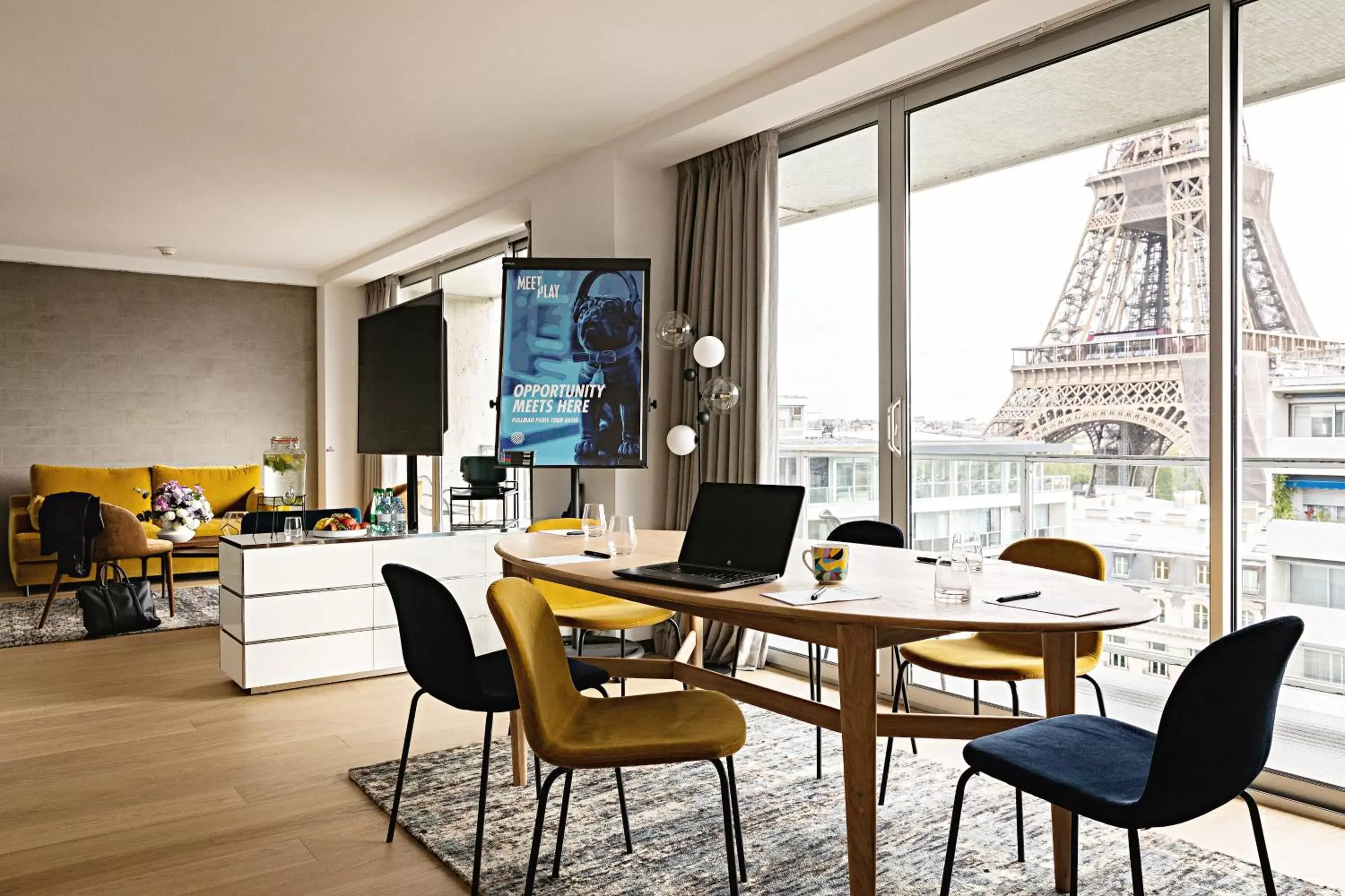 Living room in Pullman Paris Tour Eiffel