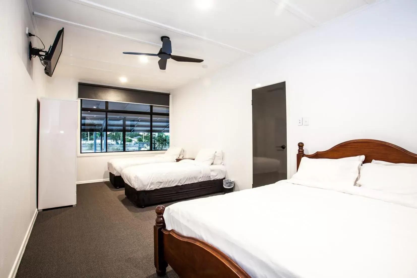 Bed in Darra Motel & Conference Centre