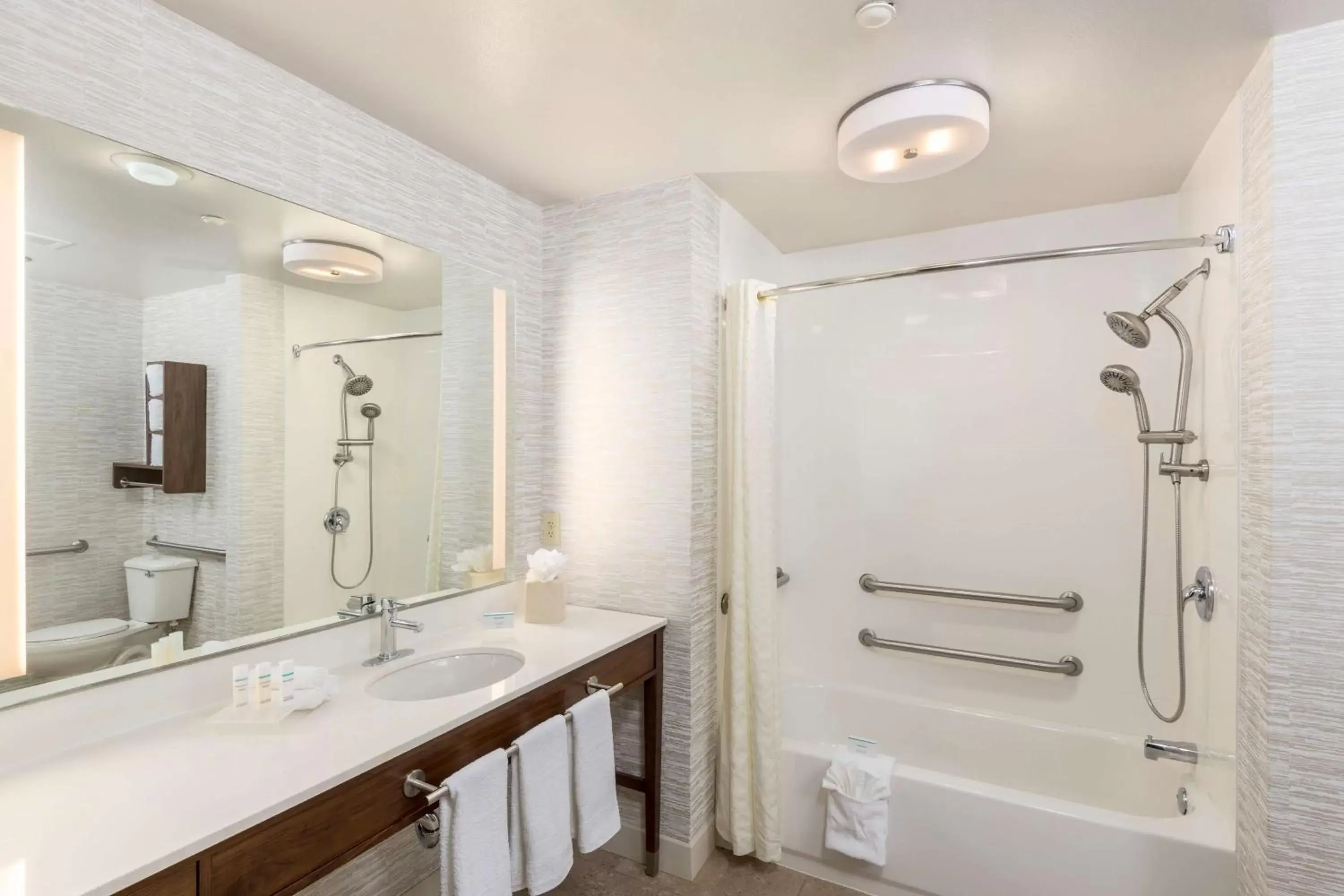 Bedroom, Bathroom in Homewood Suites by Hilton Mount Laurel