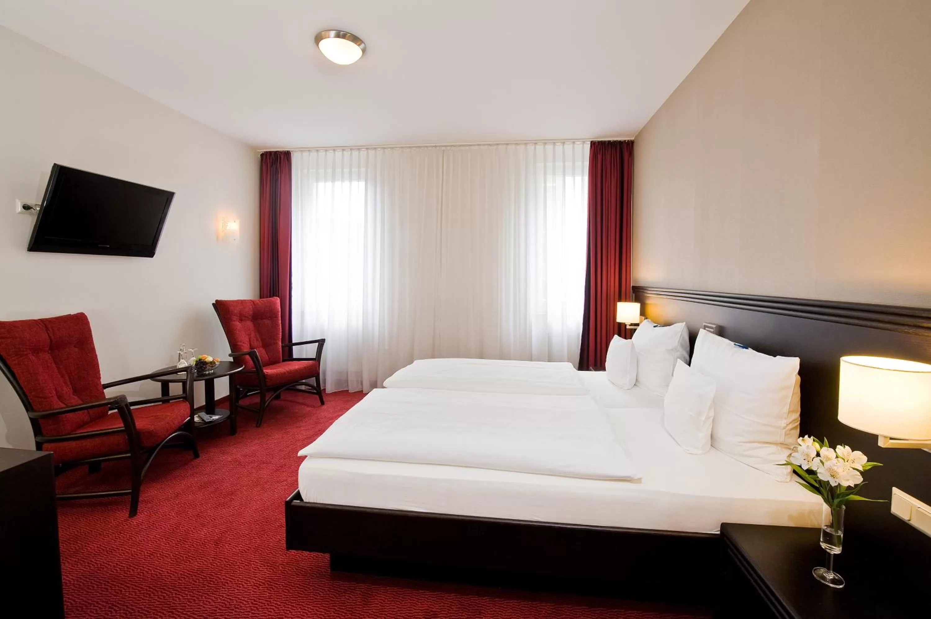 Photo of the whole room, Bed in Göbel's Sophien Hotel