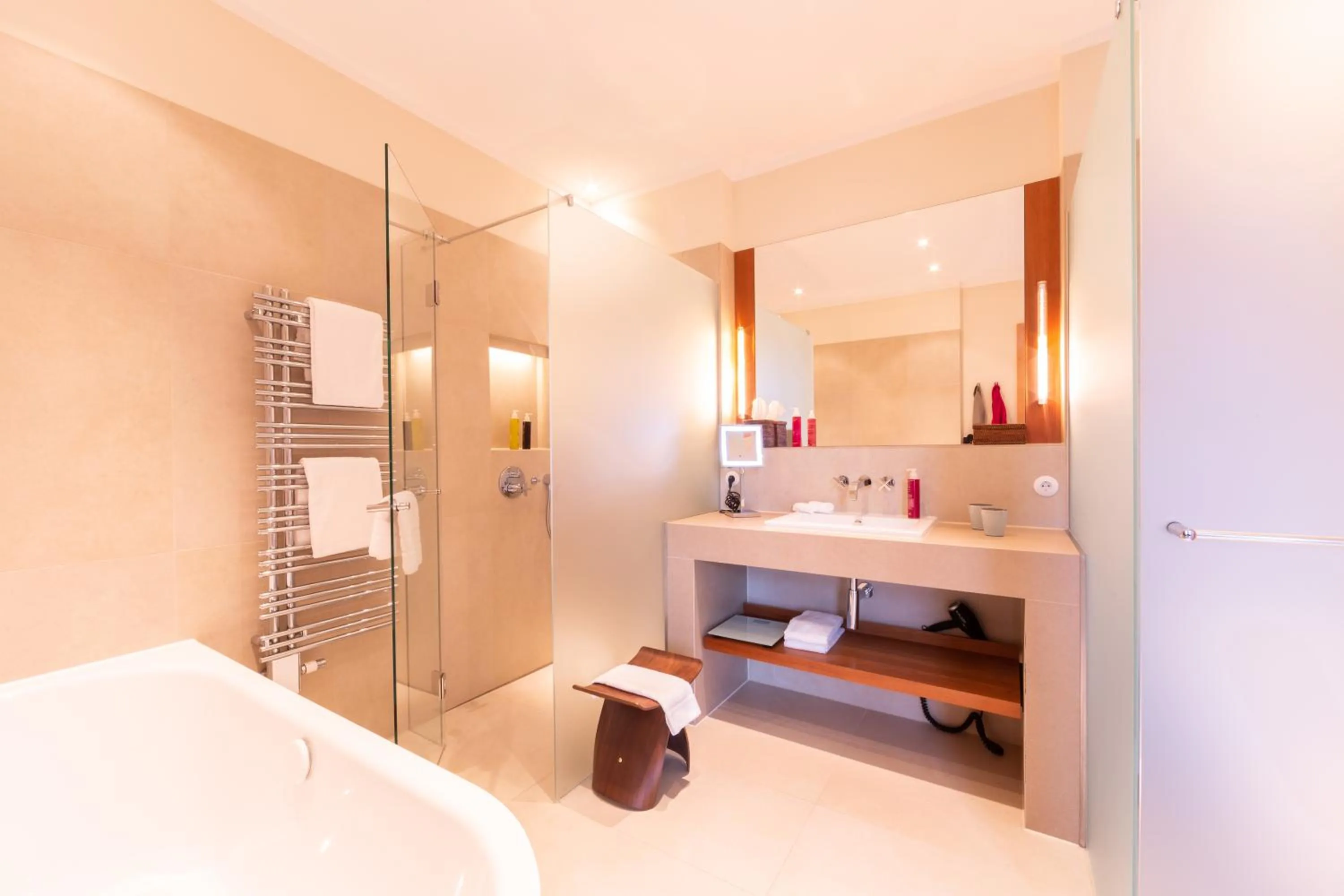 Shower, Bed in Orania.Berlin