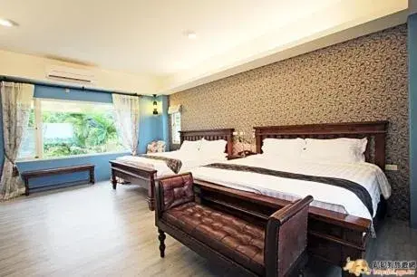 Photo of the whole room, Bed in Cai Feng B&B