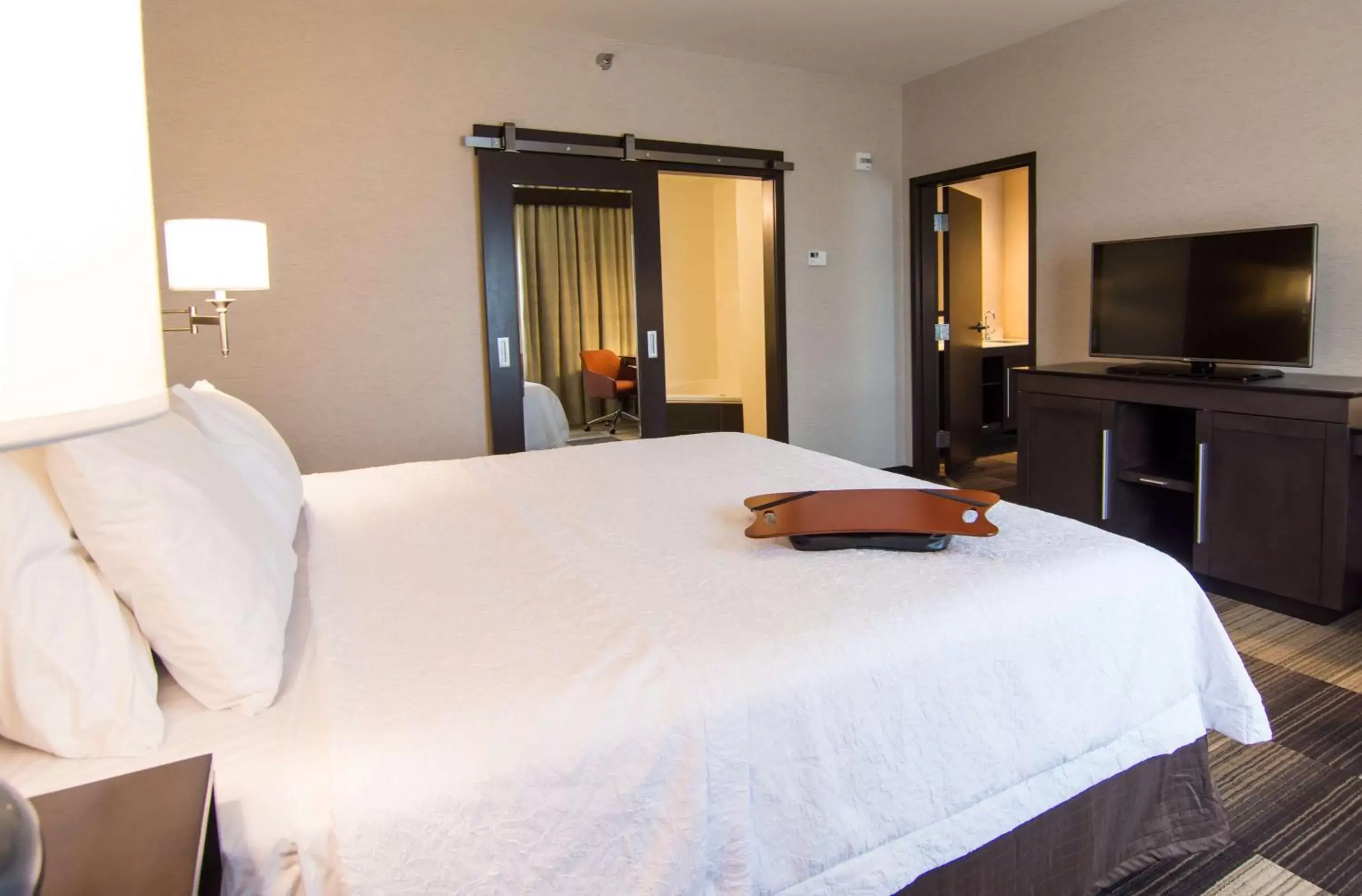 Bed in Hampton Inn Orange City Bed in Hampton Inn Orange City