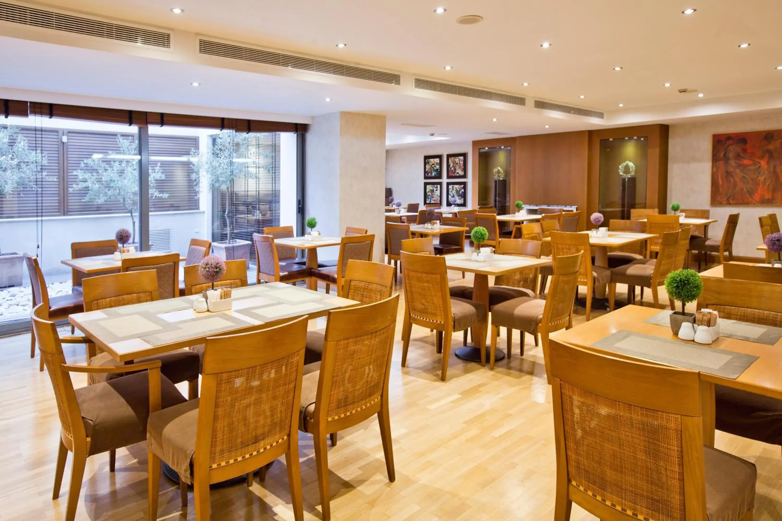 Lounge or bar, Restaurant/Places to Eat in Central Hotel