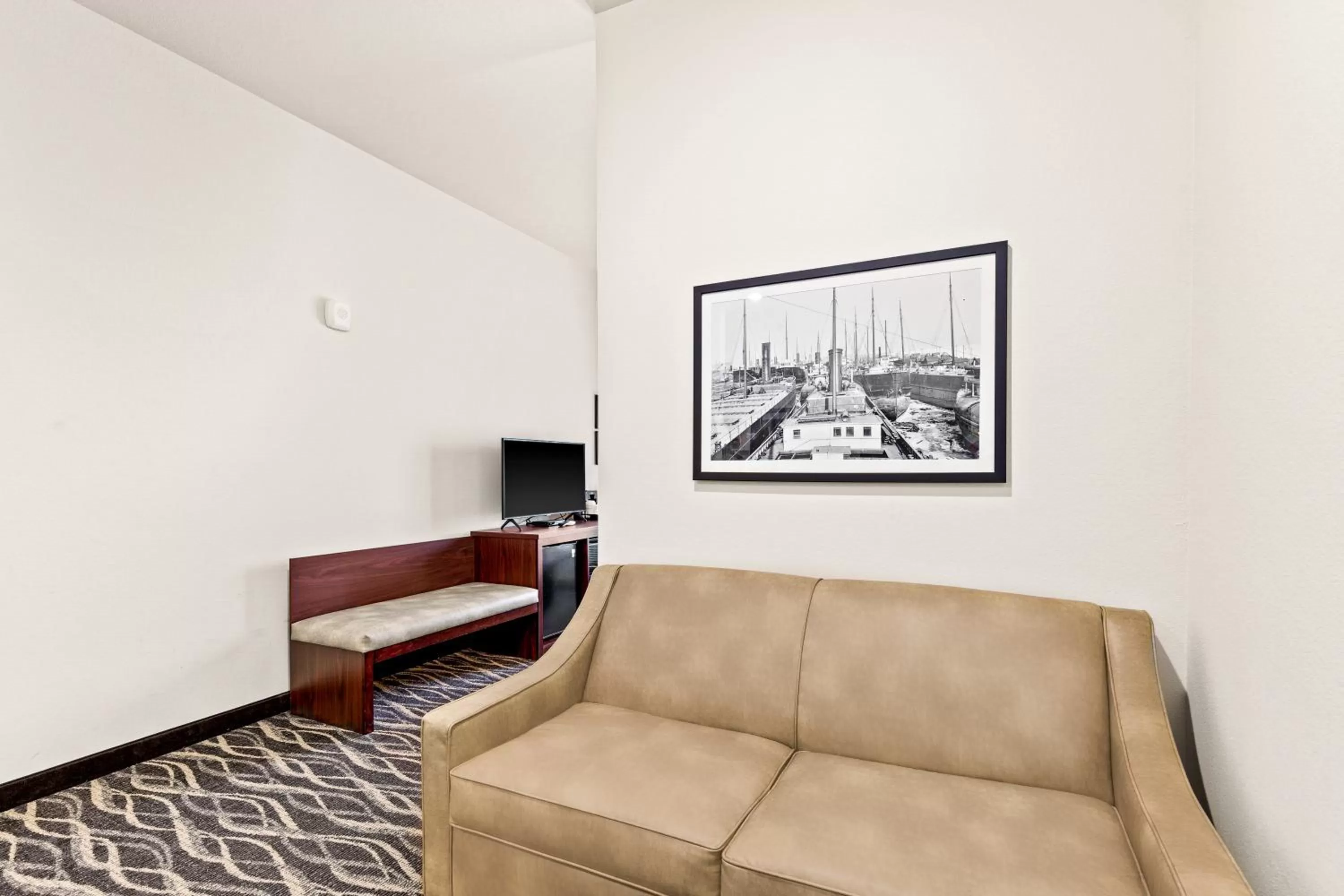 Seating area in Cobblestone Hotel & Suites - Superior Duluth
