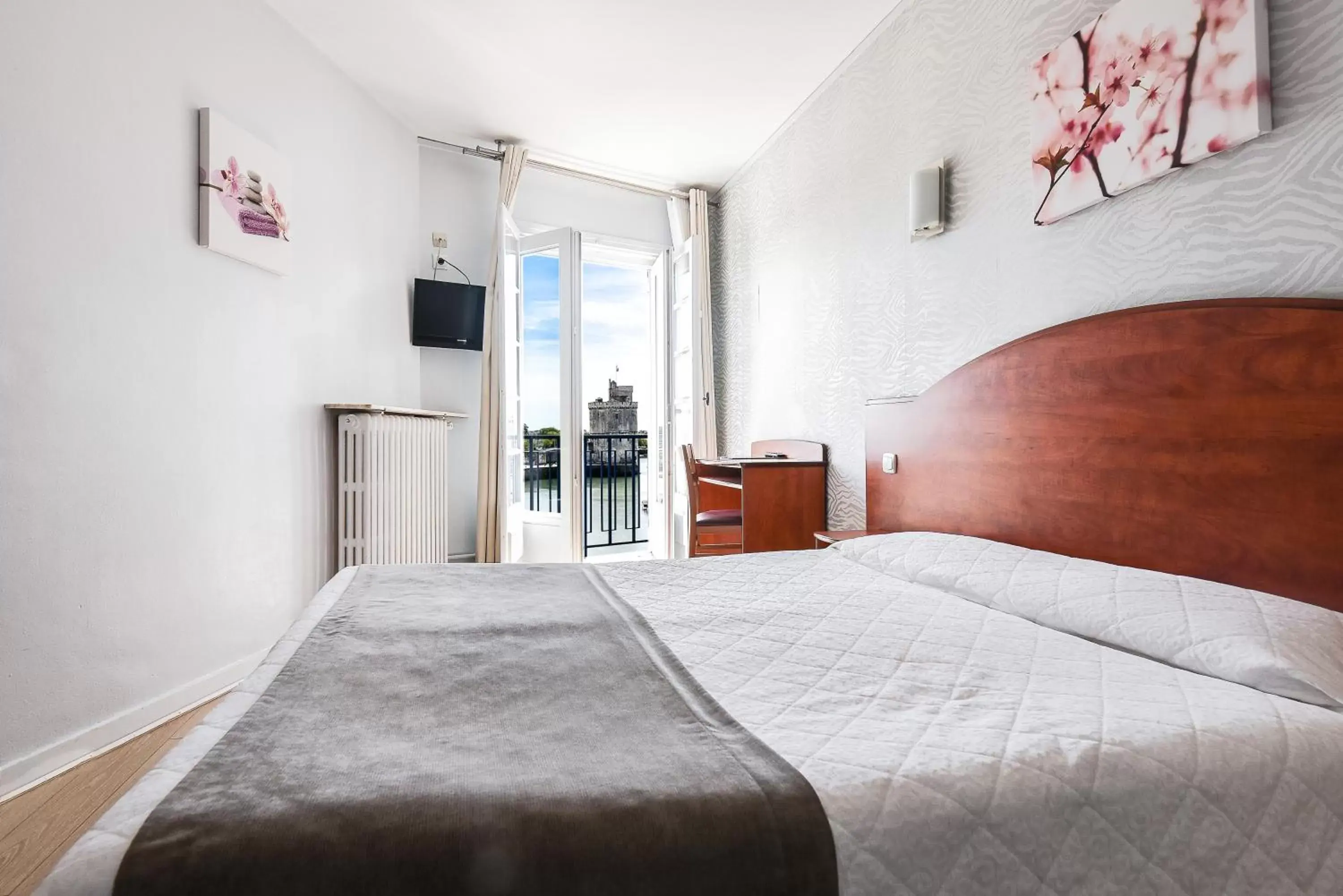 Bedroom, Bed in Hôtel Le Rupella