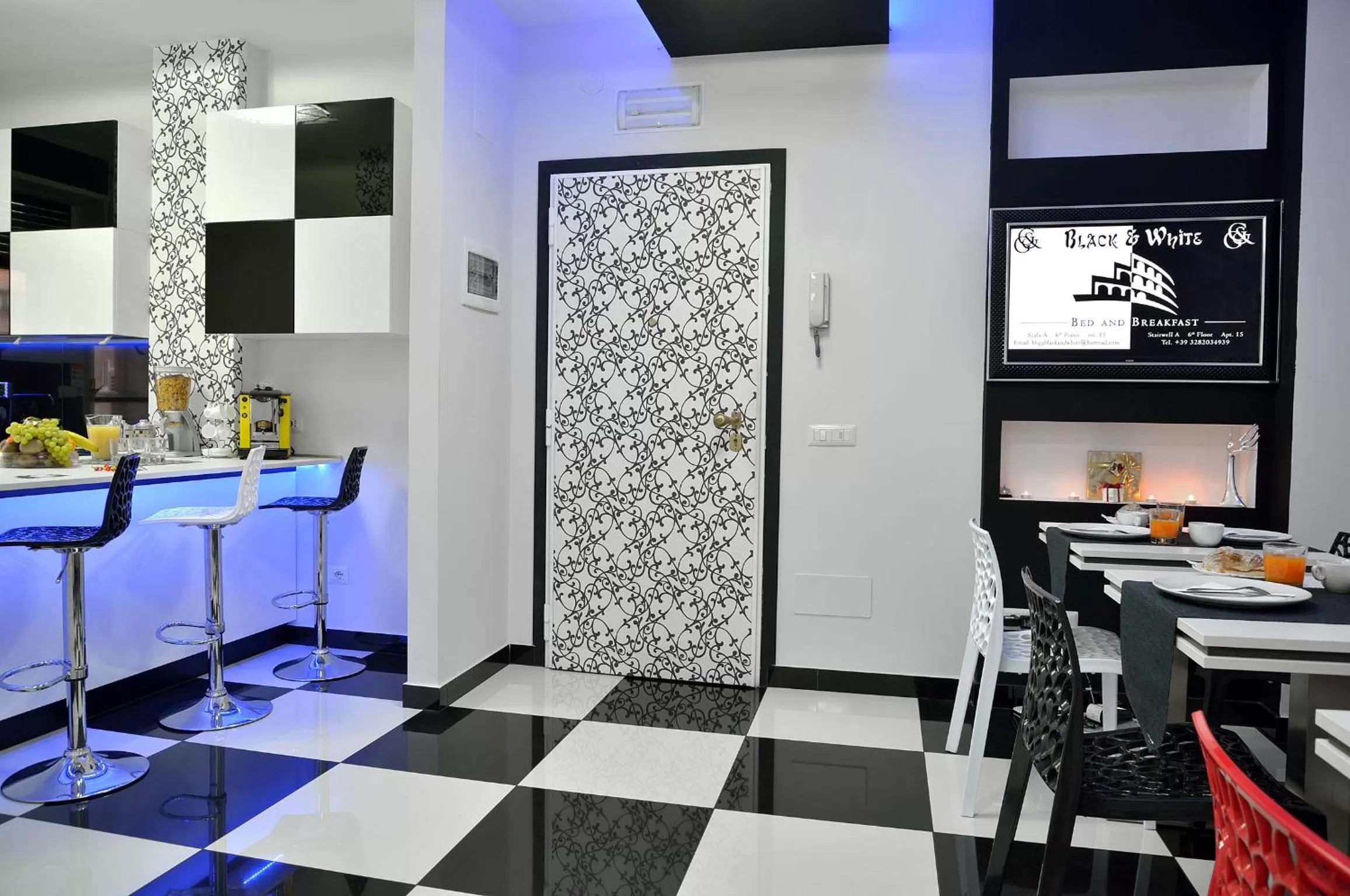 Lobby or reception in Black & White G&G