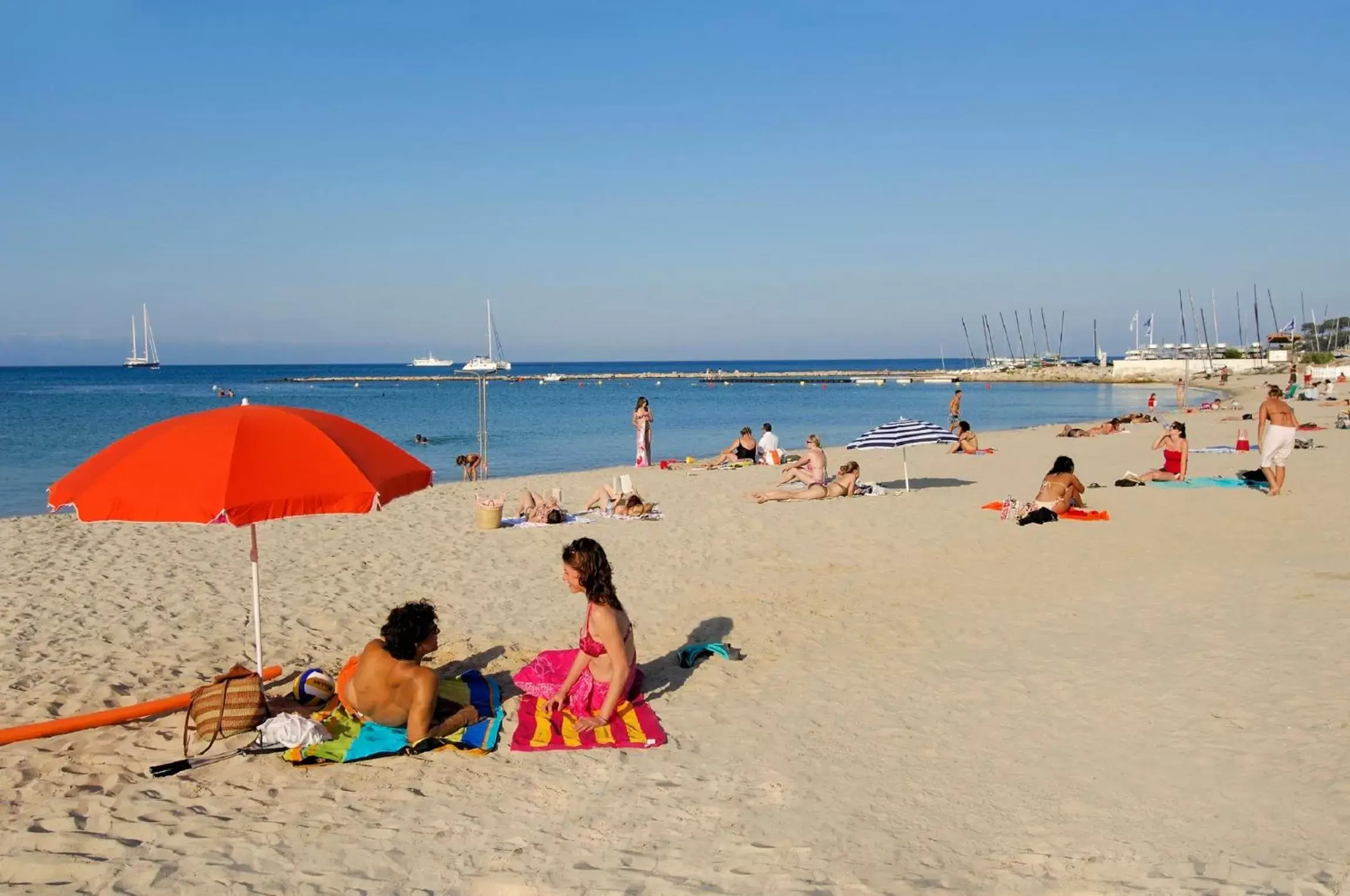 Nearby landmark, Beach in Residence Residéal Antibes