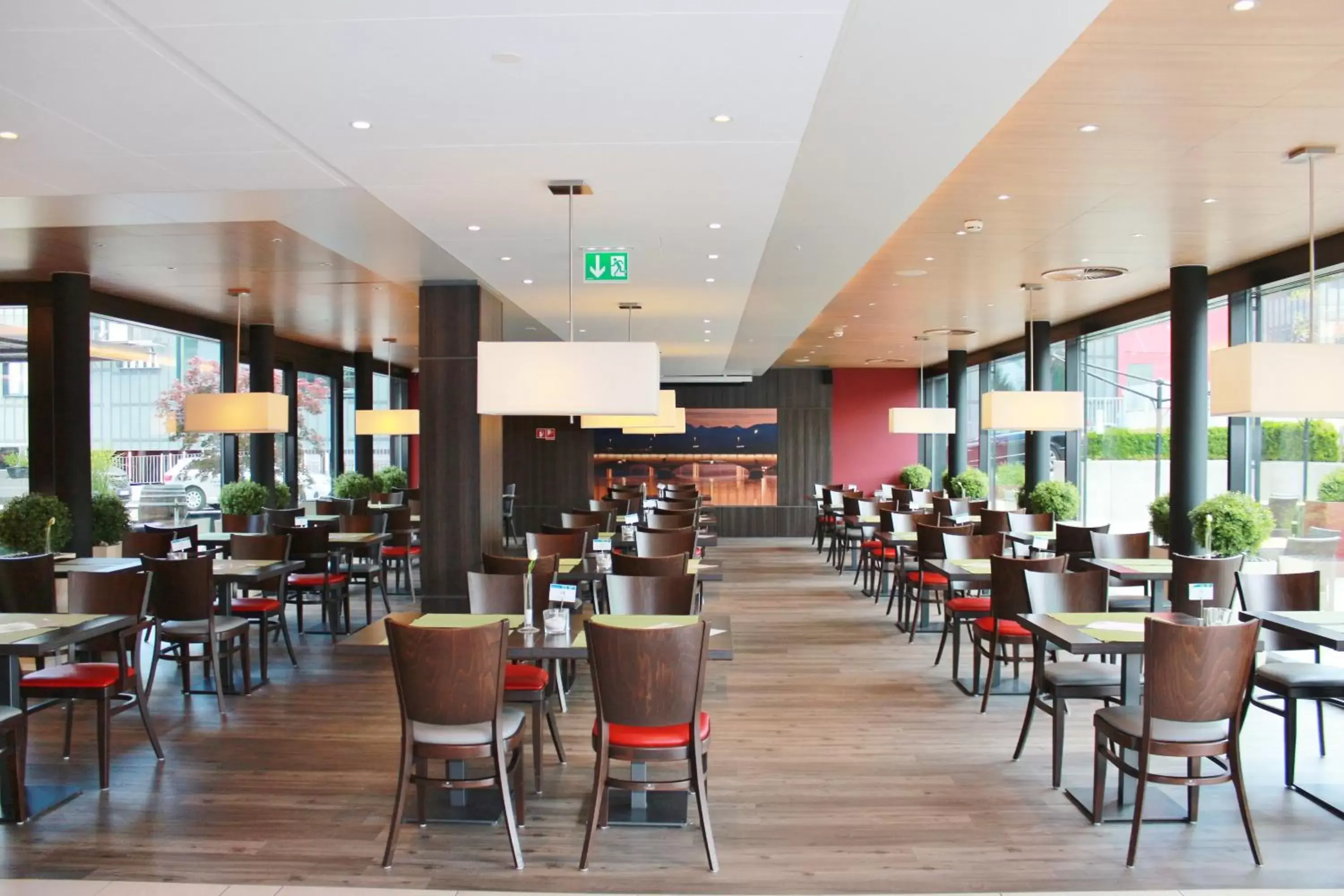 Restaurant/Places to Eat in Holiday Inn Express Zürich Airport, an IHG Hotel