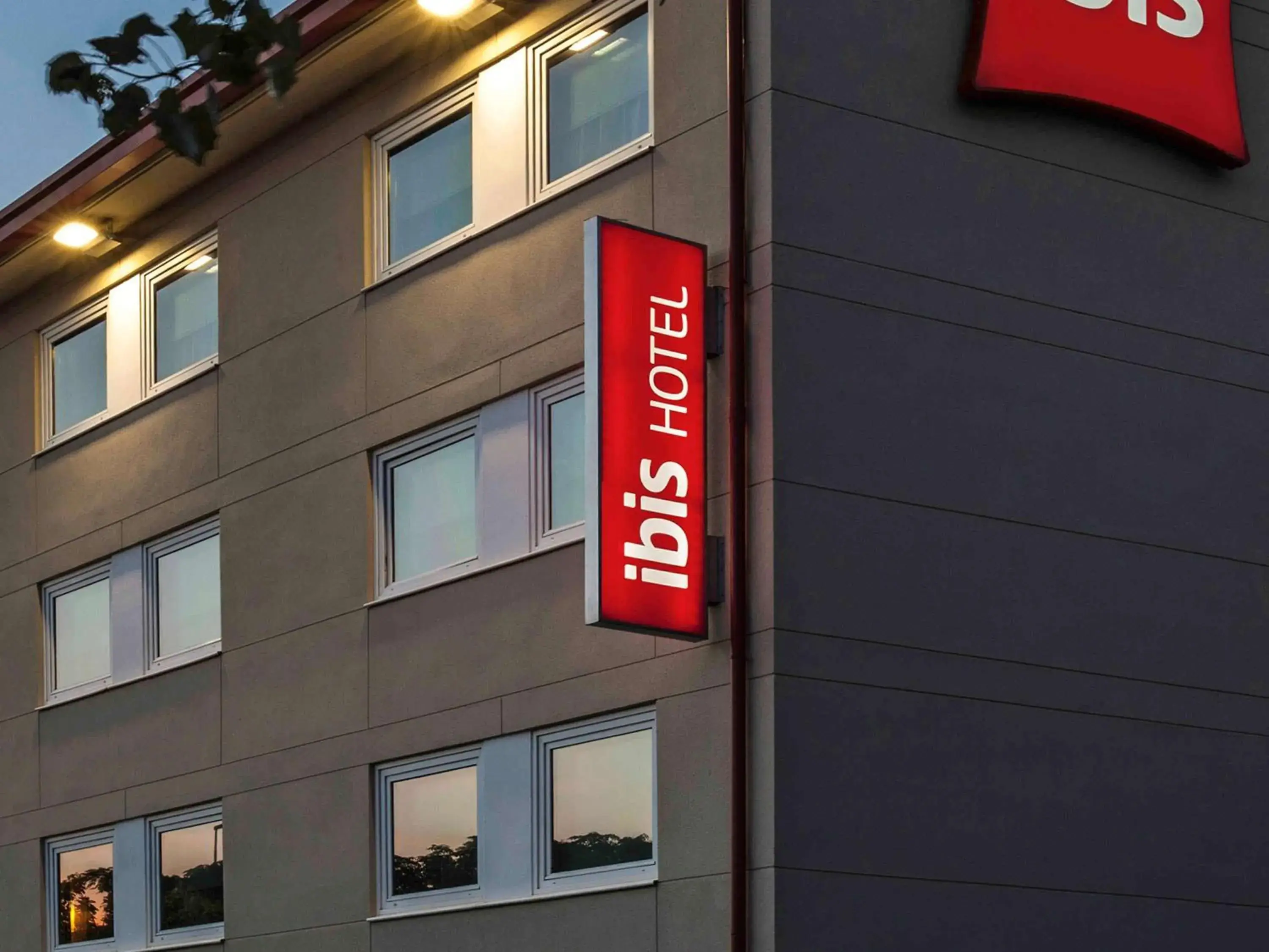 Property Building in Ibis Cornella