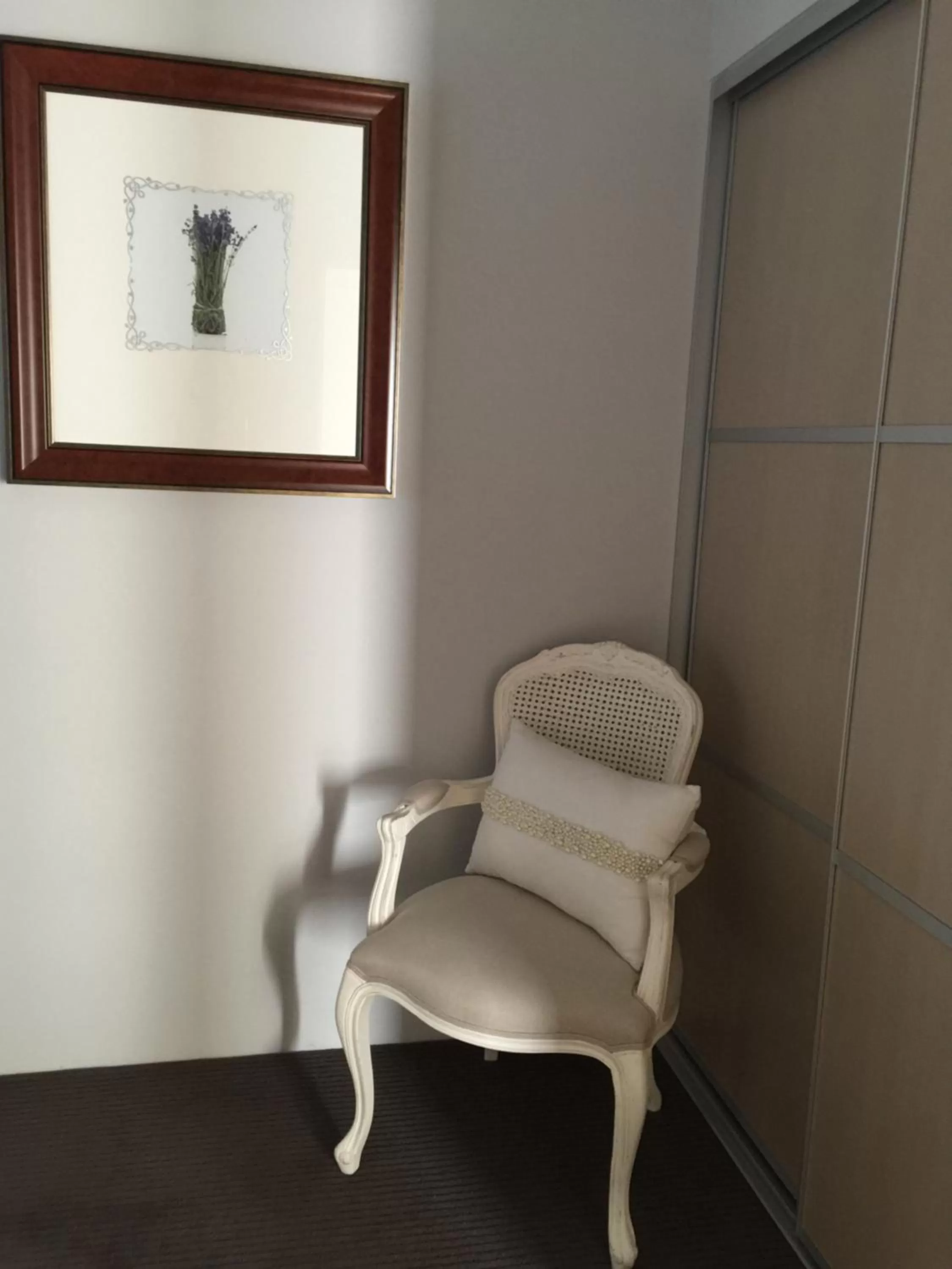 Photo of the whole room in Lavender Manor BnB