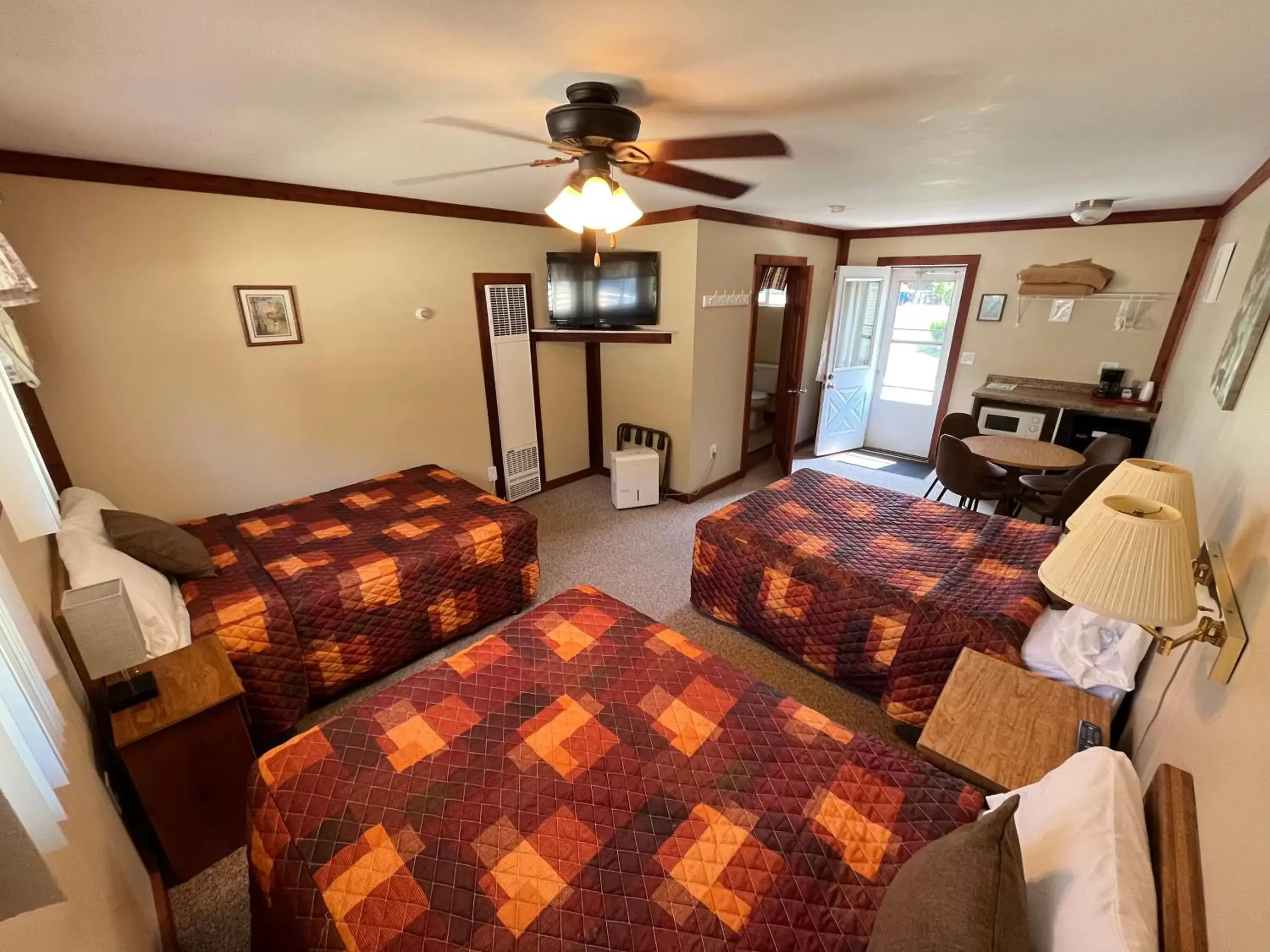 Bed, Seating Area in Honor Motel