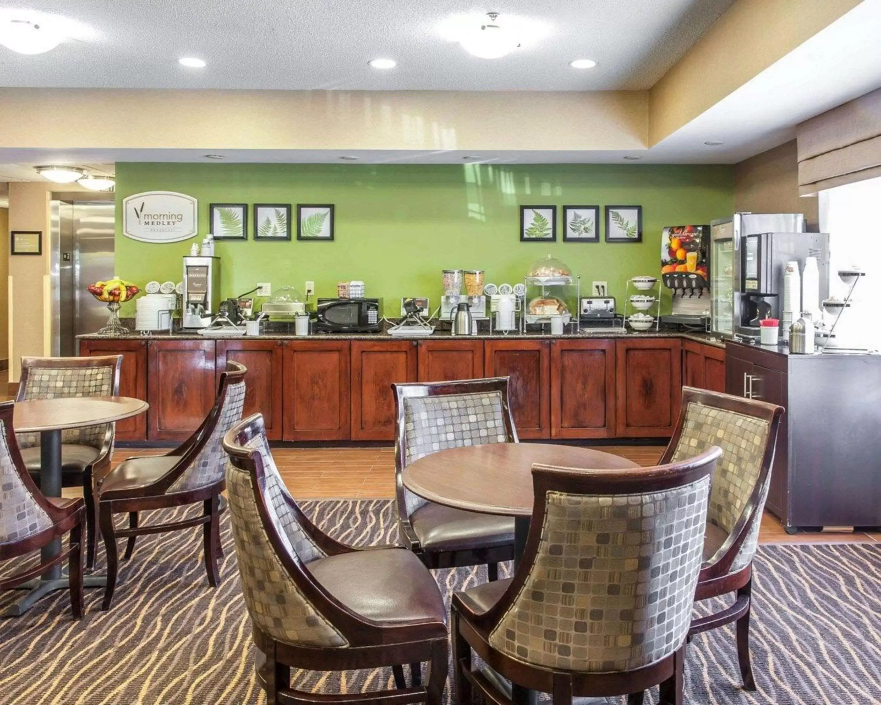 Restaurant/Places to Eat in Sleep Inn & Suites near Joint Base Andrews-Washington Area