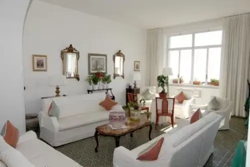 Living room, Seating Area in Hotel Bellevue Suite