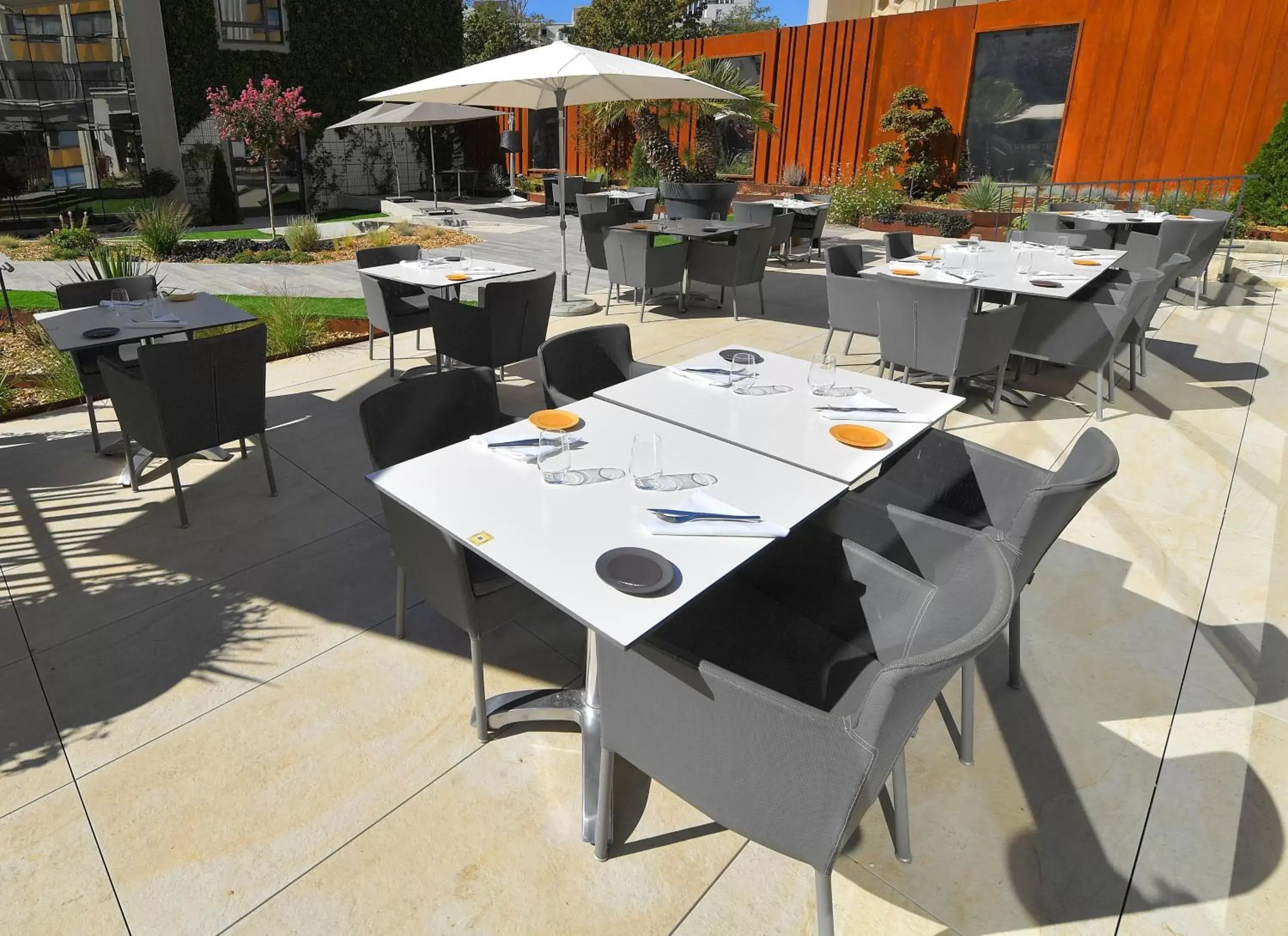 Balcony/Terrace, Restaurant/Places to Eat in Mercure Dijon Centre Clemenceau