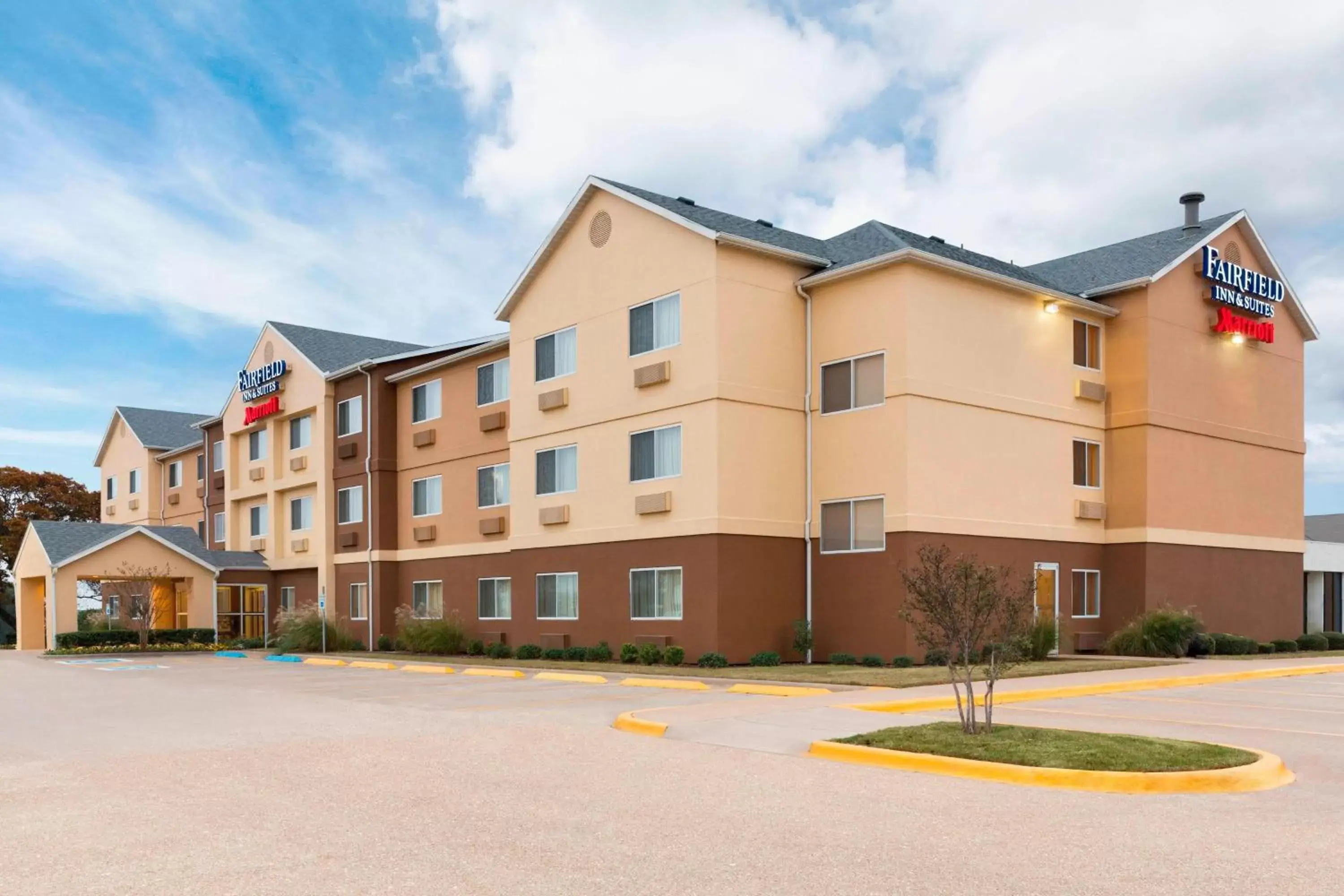 Property Building in Fairfield Inn & Suites Waco South