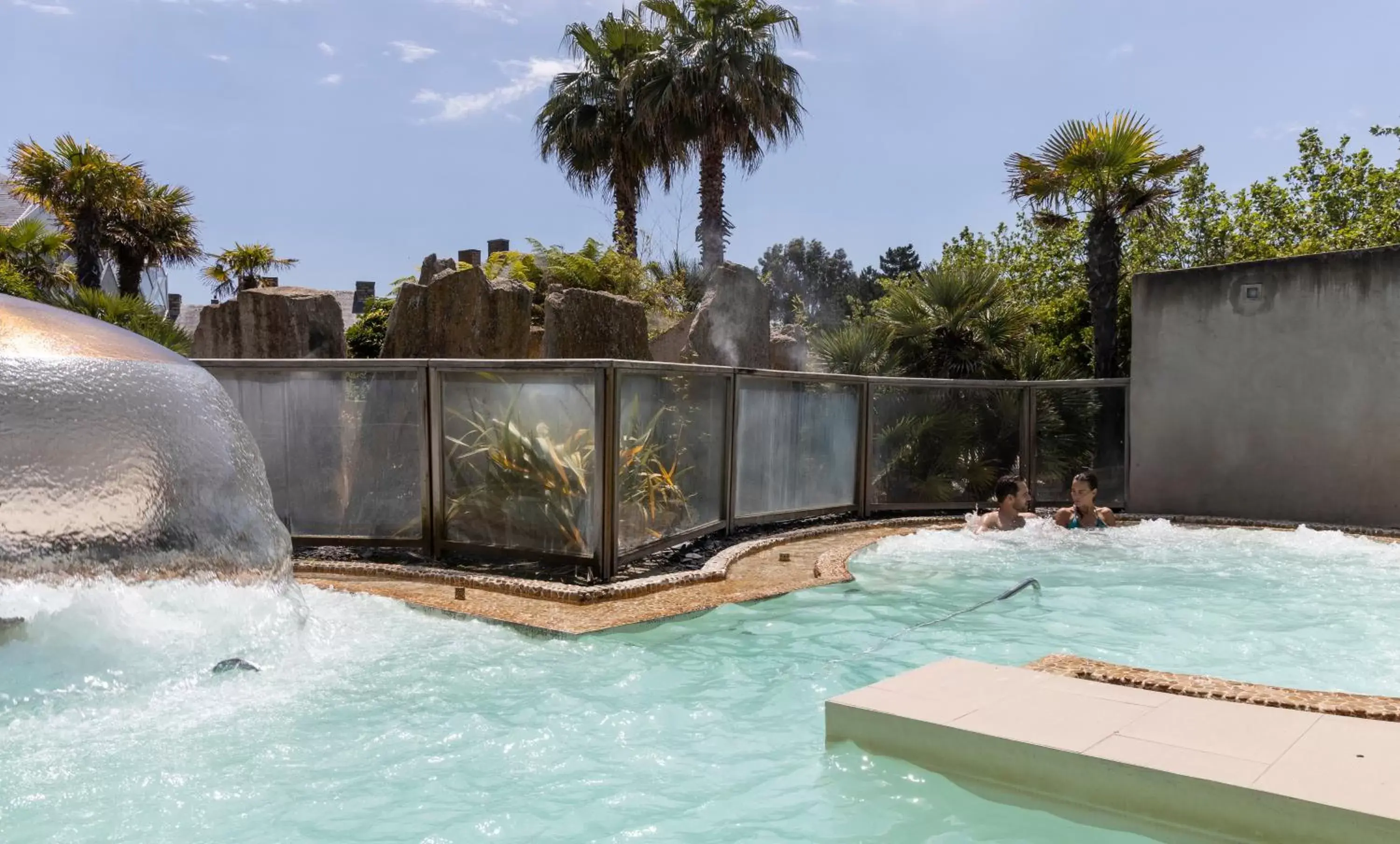 Hot Tub, Swimming Pool in Thalazur Carnac - Hôtel & Spa