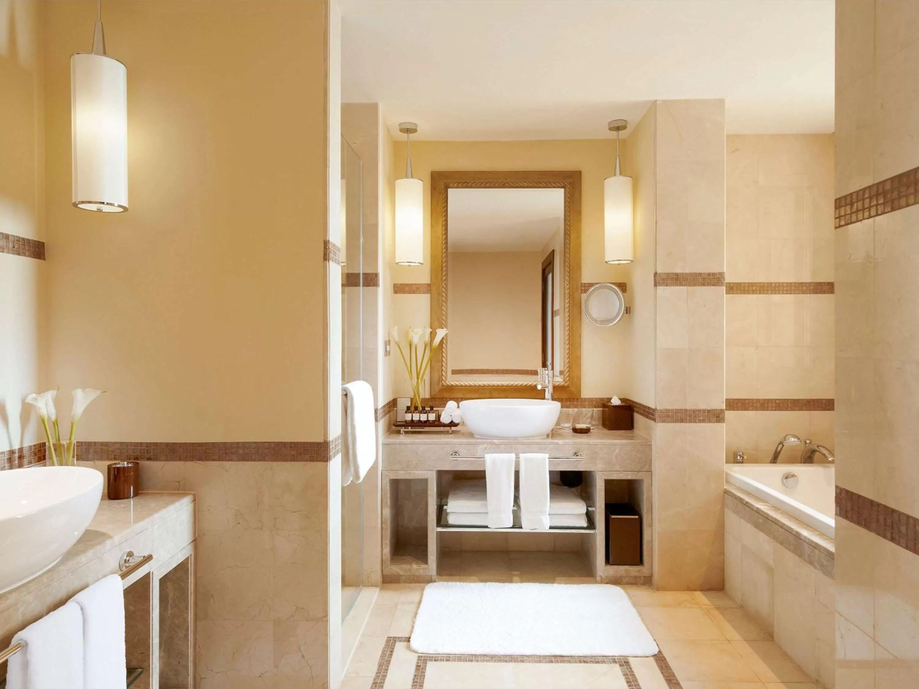 Photo of the whole room in Fairmont The Palm