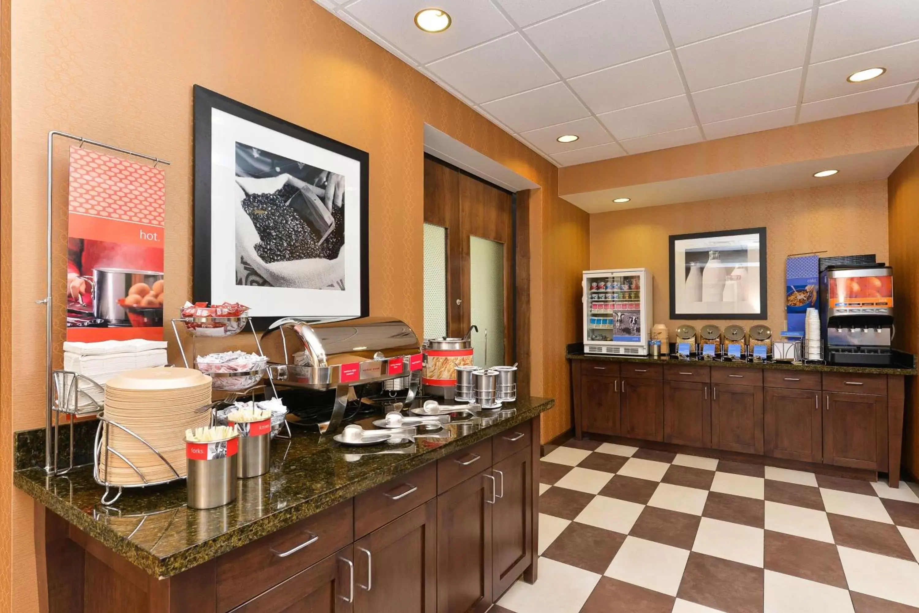 Dining area, Restaurant/Places to Eat in Hampton Inn Clinton