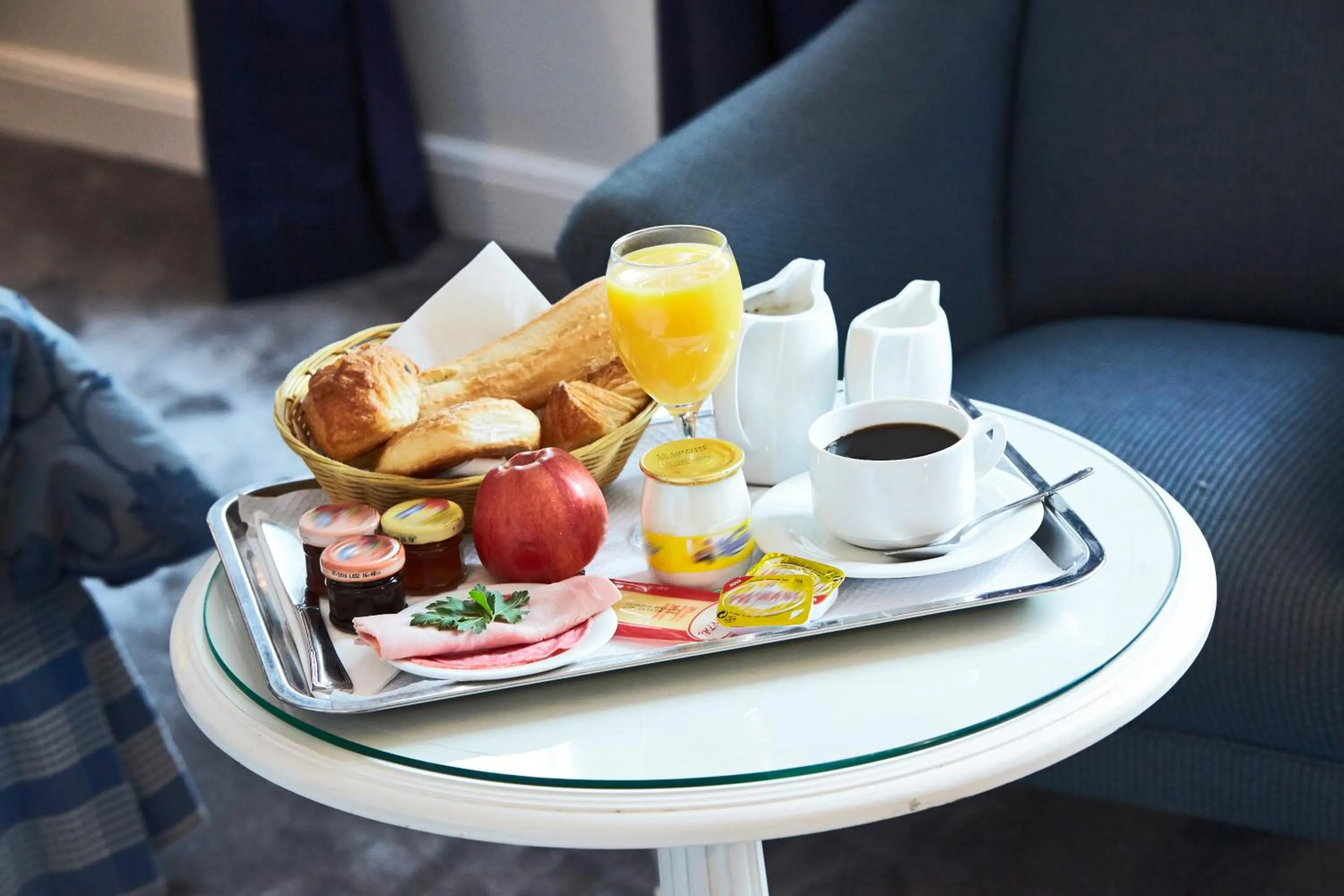 Food in Golden Tulip Washington Opera