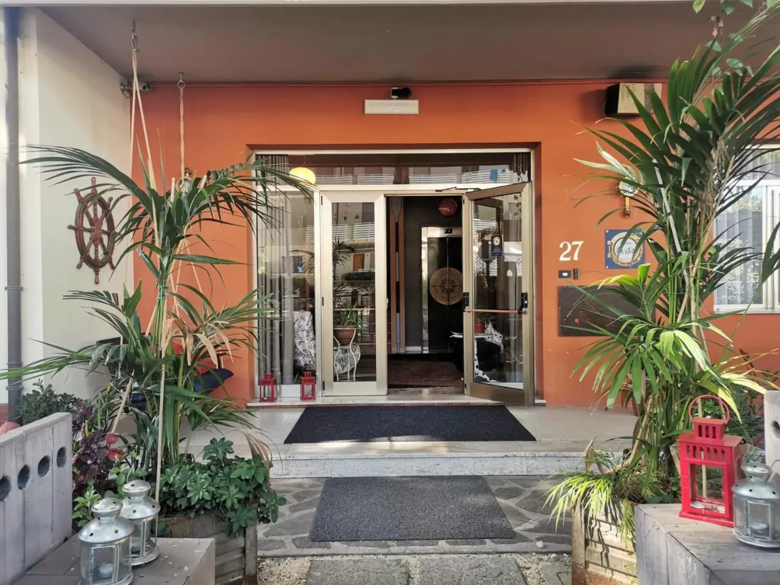 Facade/entrance in Casa Dorita