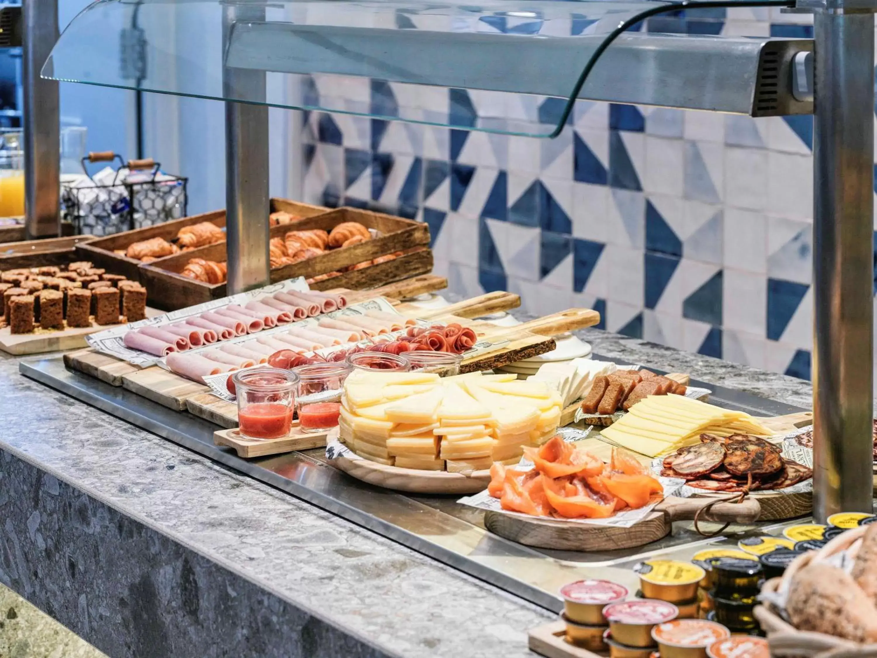 Restaurant/places to eat in Hotel Novotel Sevilla