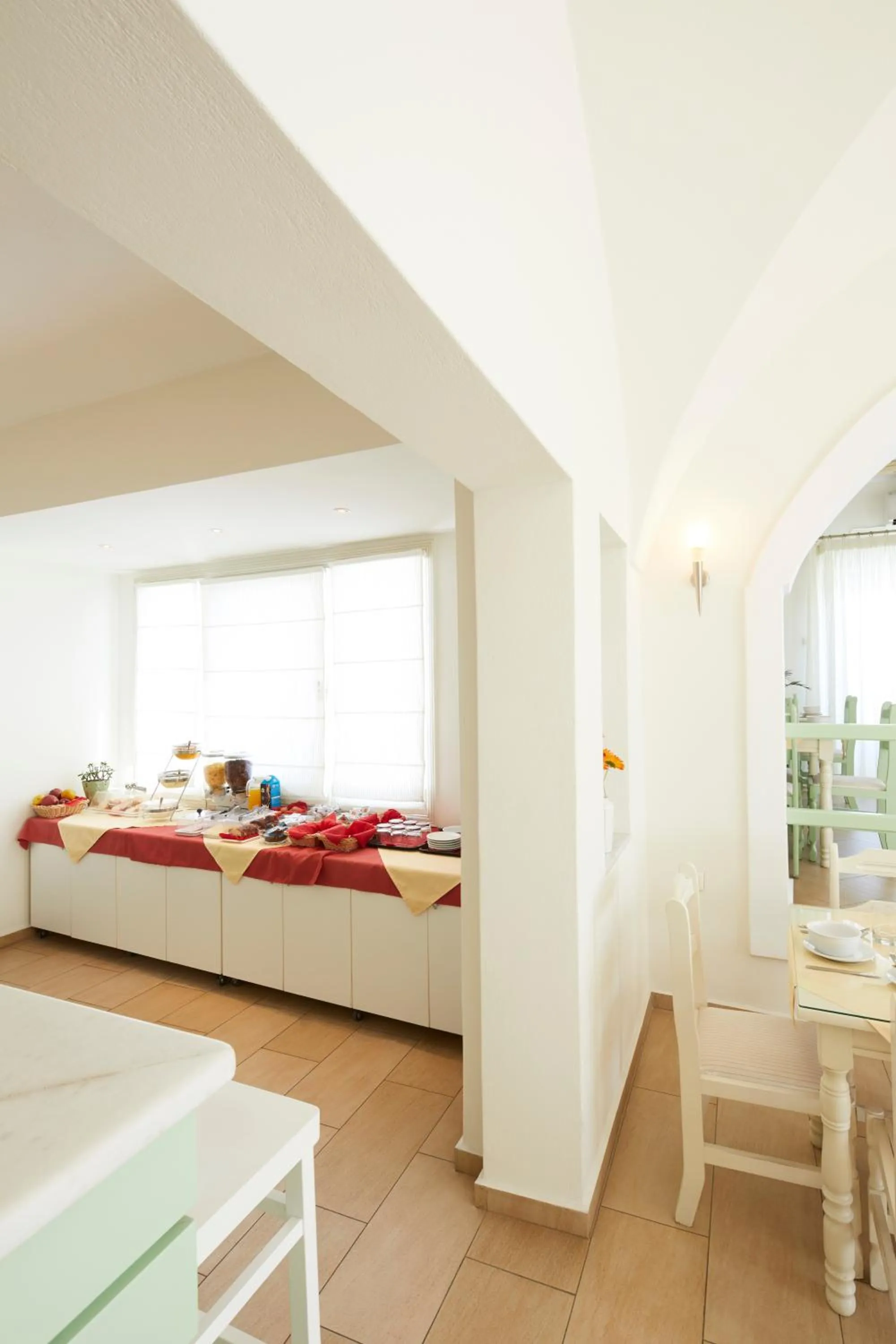 Buffet breakfast, Bed in Nissos Thira