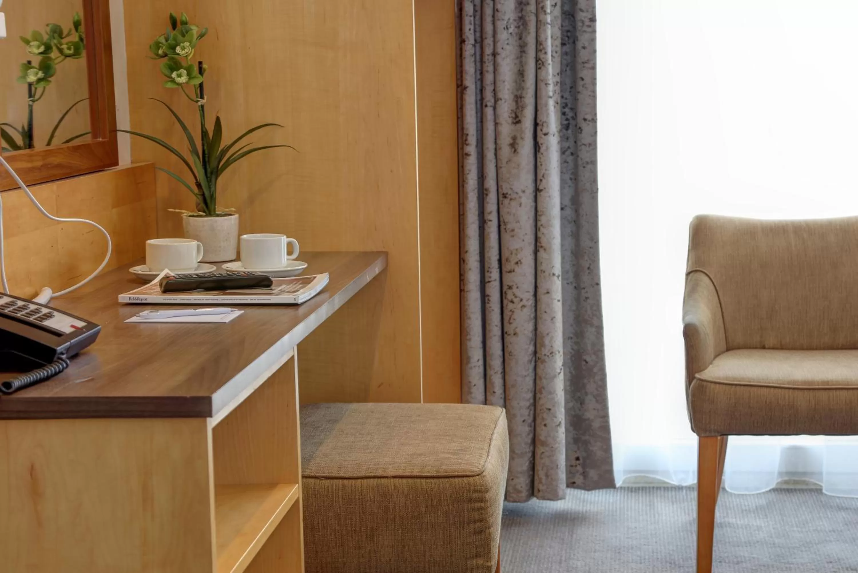 Seating area in Best Western Chiswick Palace & Suites London