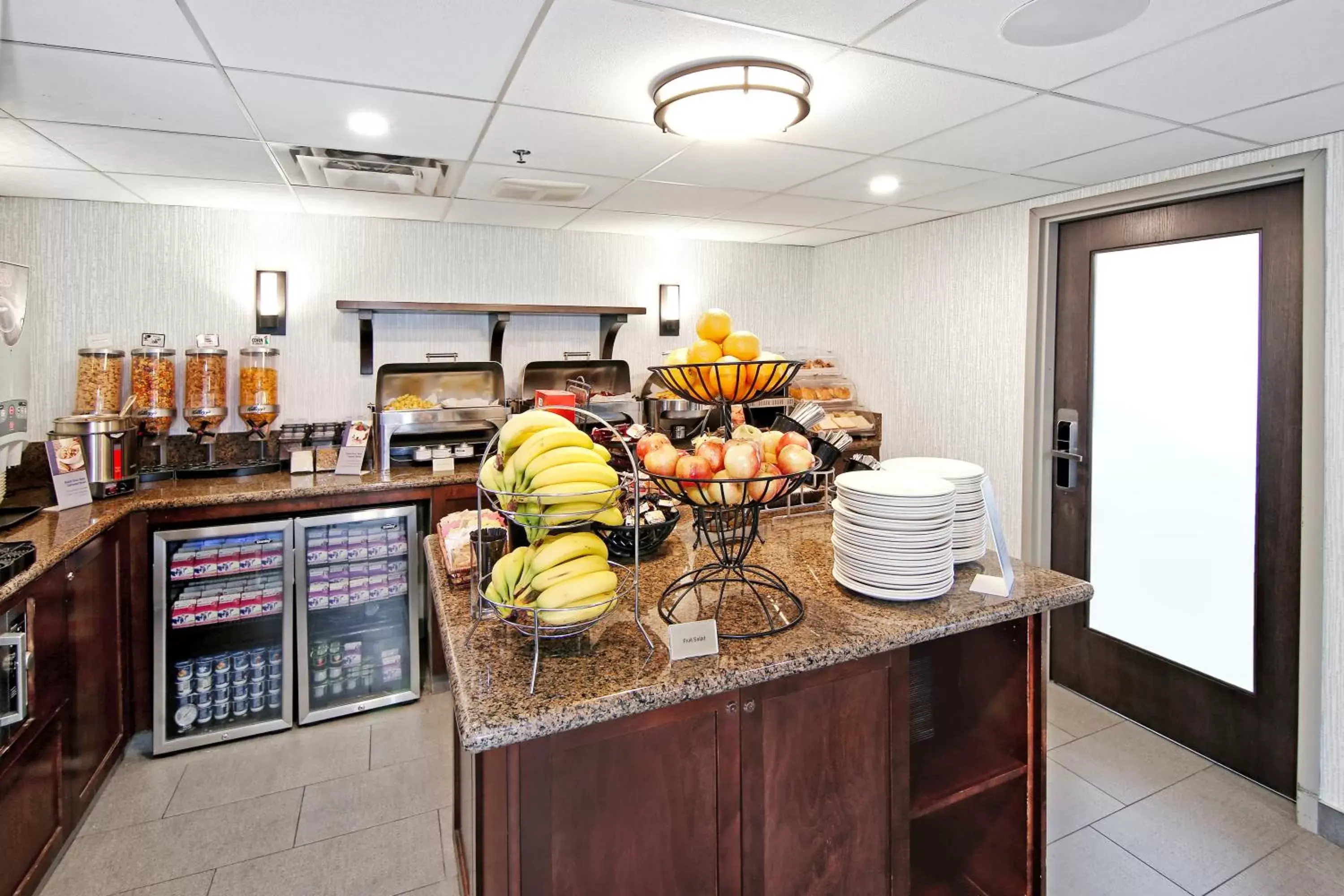 Breakfast in Best Western Plus Banff International Lodge Breakfast in Best Western Plus Banff International Lodge