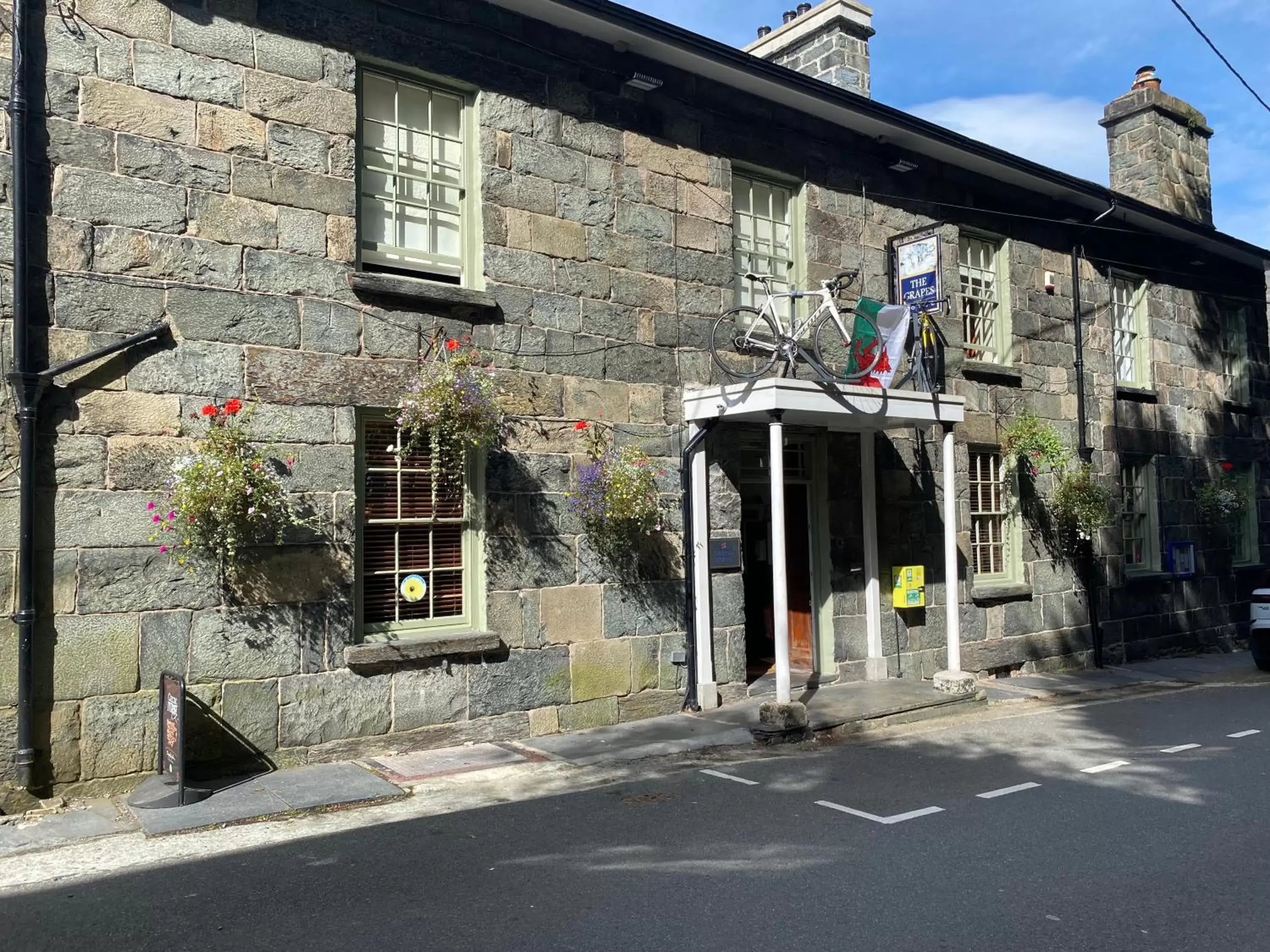 Property Building in Grapes Hotel, Bar & Restaurant