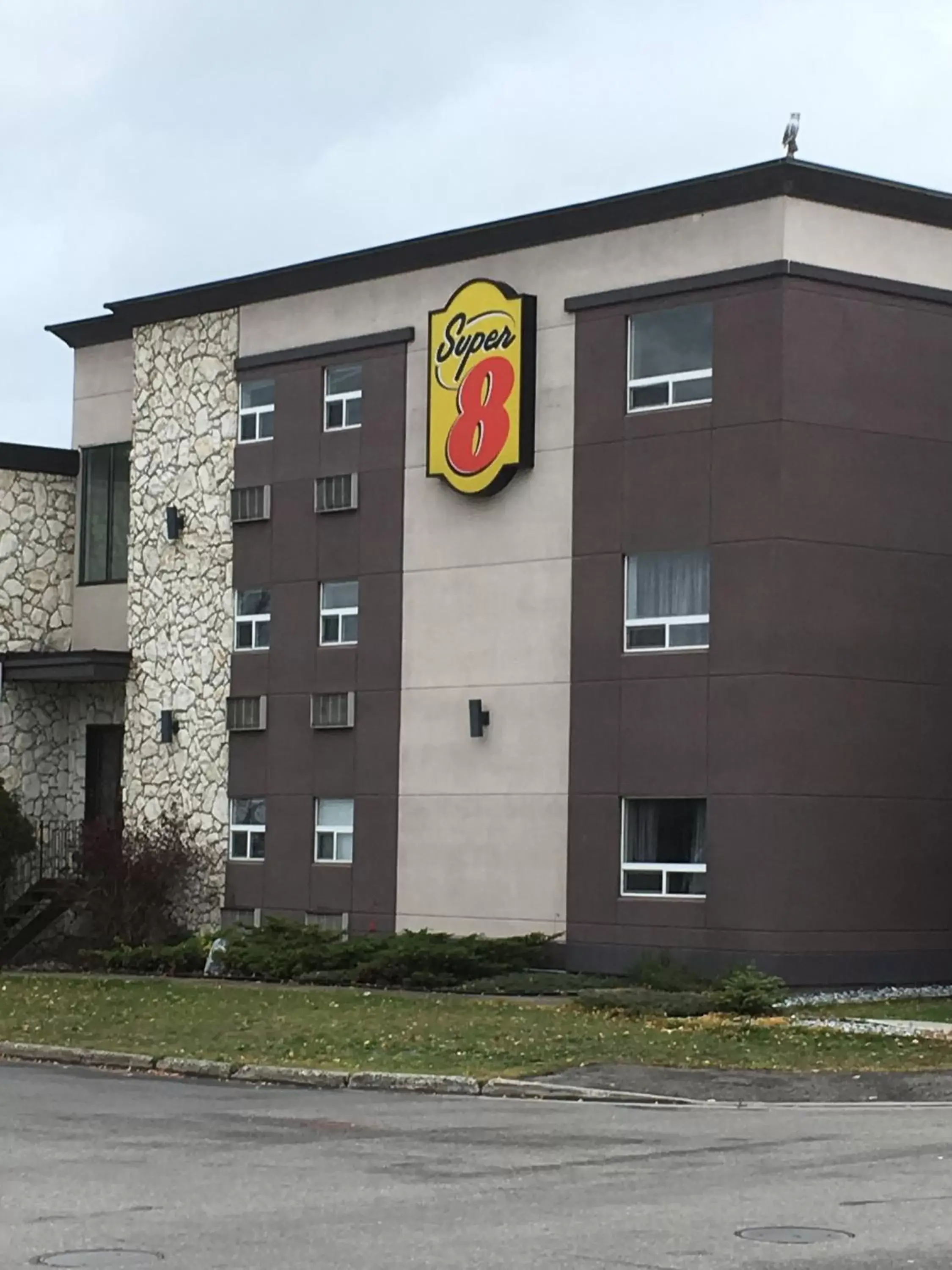 Property building in Super 8 by Wyndham Prince George Property building in Super 8 by Wyndham Prince George