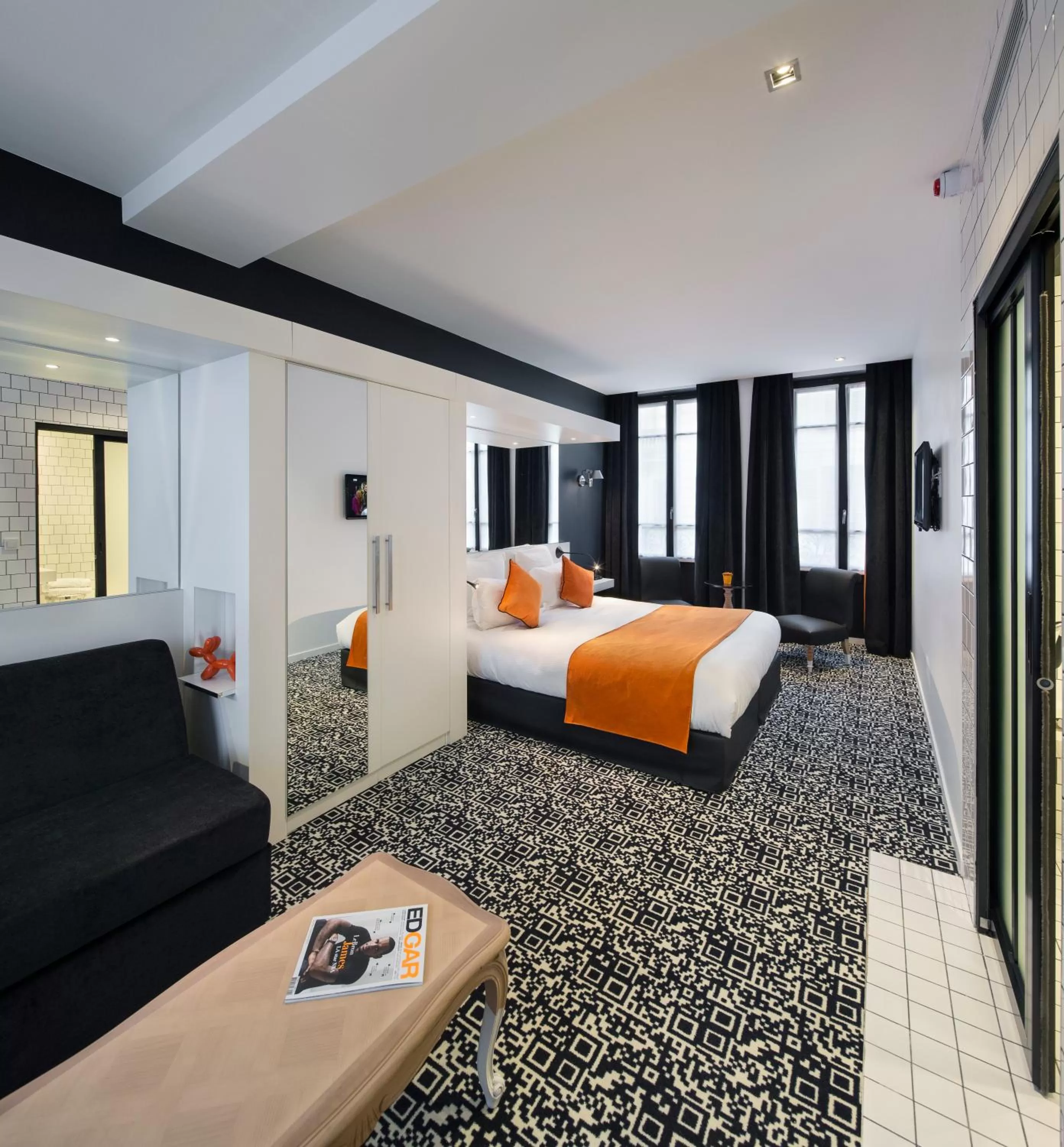 Photo of the whole room, Bed in Best Western Premier Faubourg 88