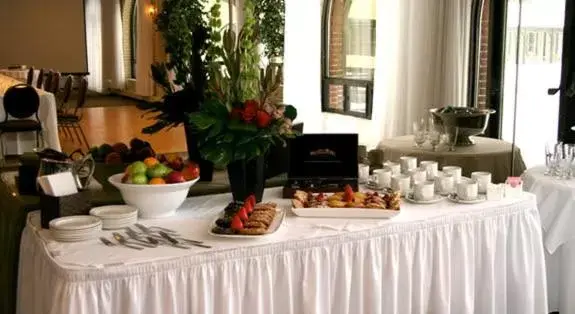 Restaurant/places to eat in The Gananoque Inn Restaurant/places to eat in The Gananoque Inn