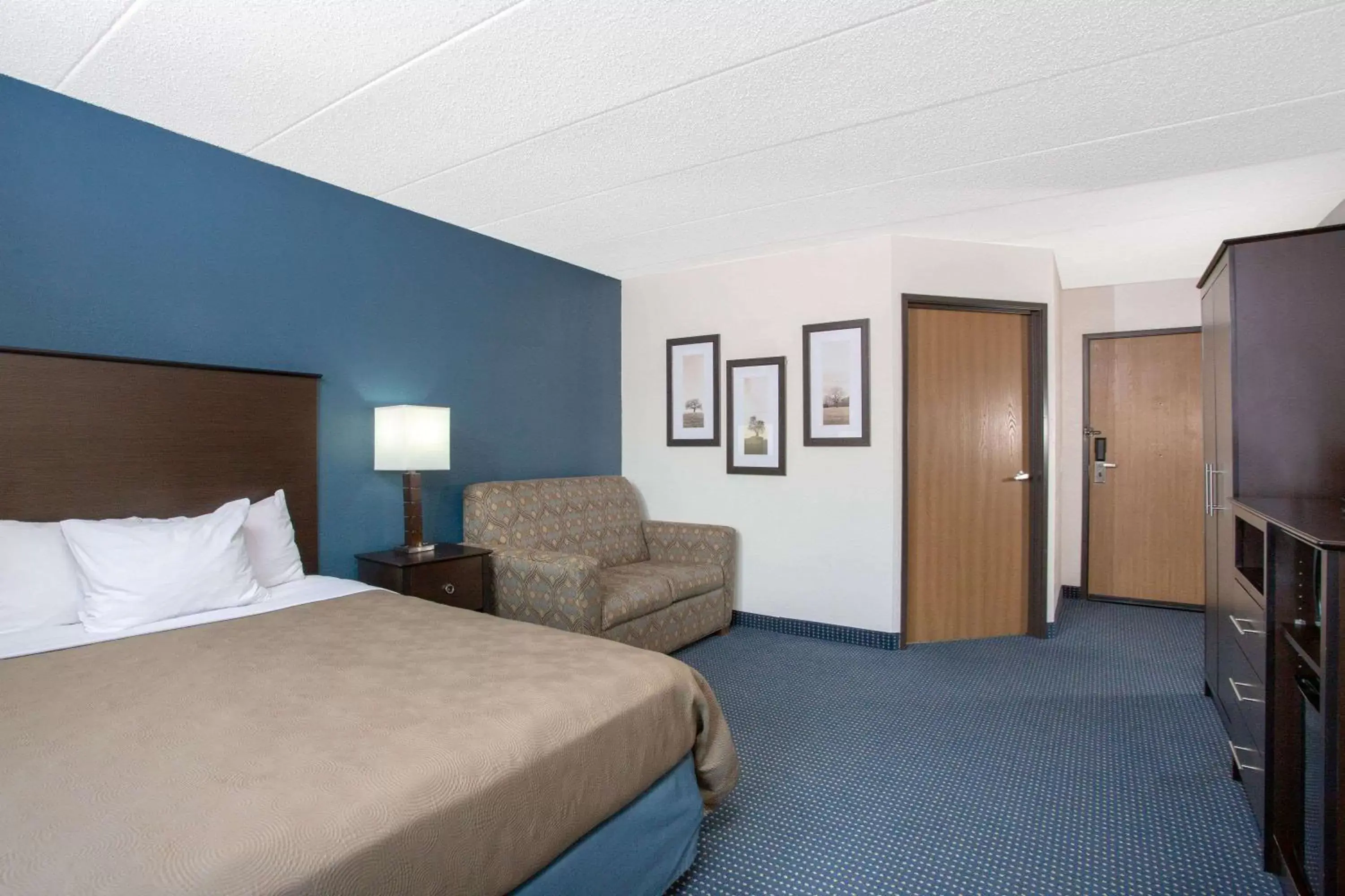Photo of the whole room, Bed in AmericInn by Wyndham Hayward