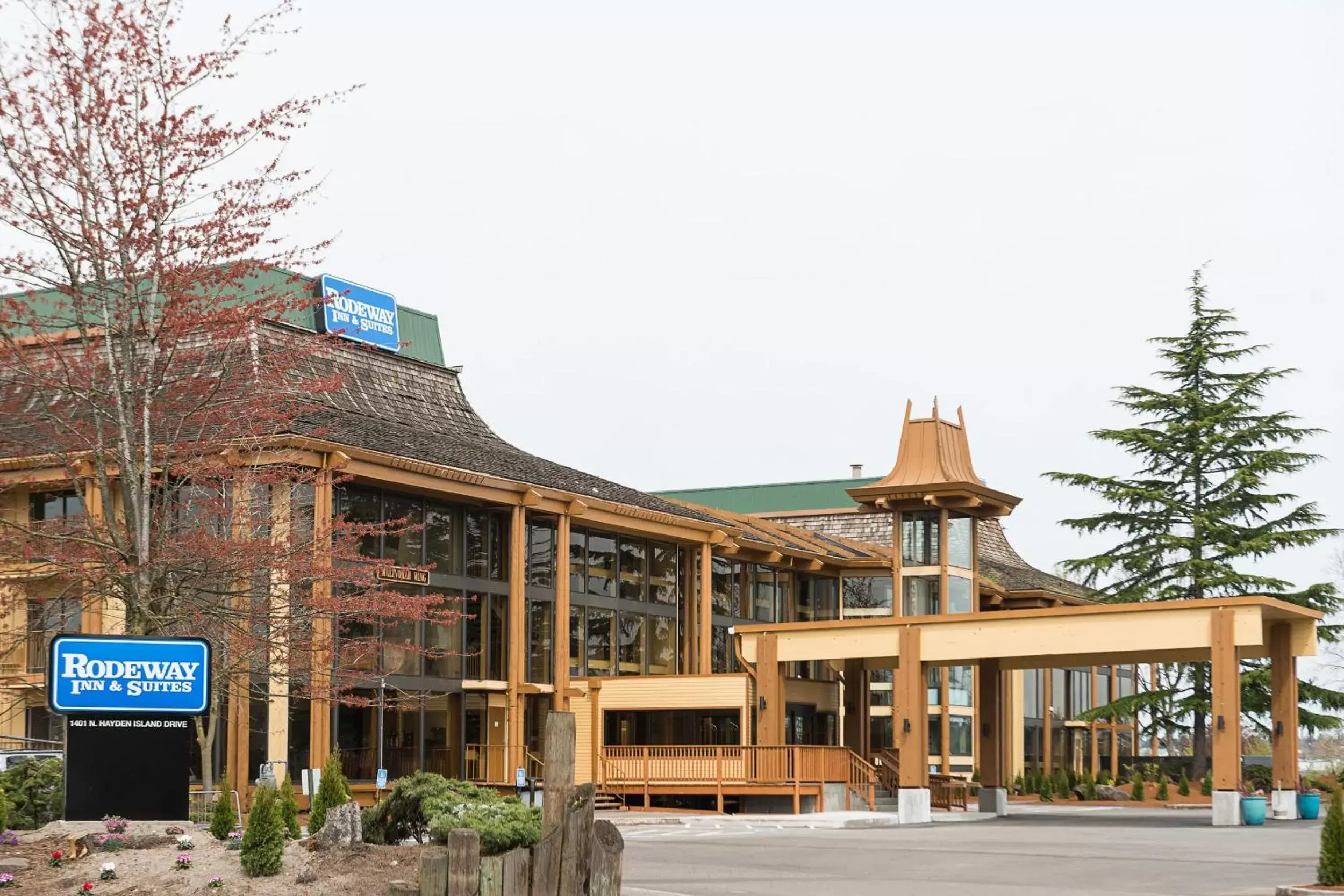 Facade/entrance, Property Building in Rodeway Inn & Suites Portland - Jantzen Beach